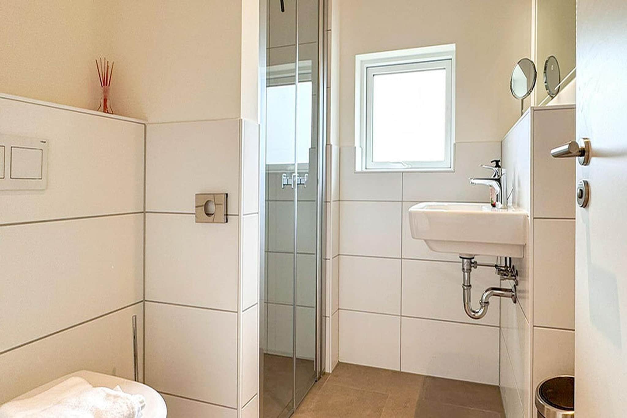 Ferienhaus B - Bathroom