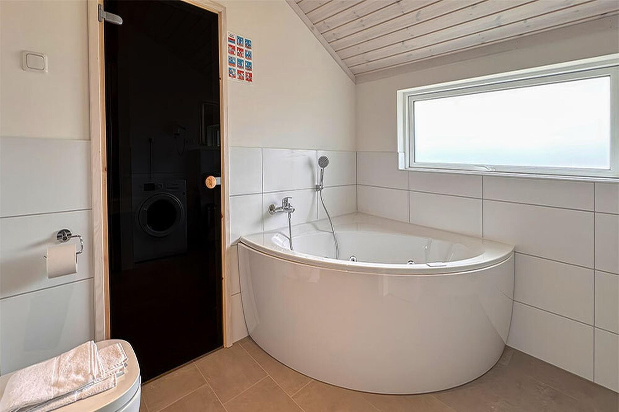 Ferienhaus B - Bathroom