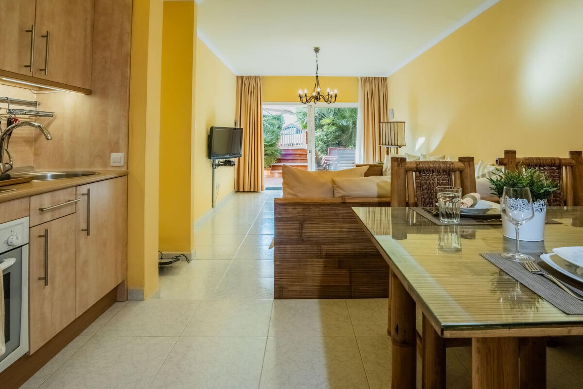 507813 - Dining room