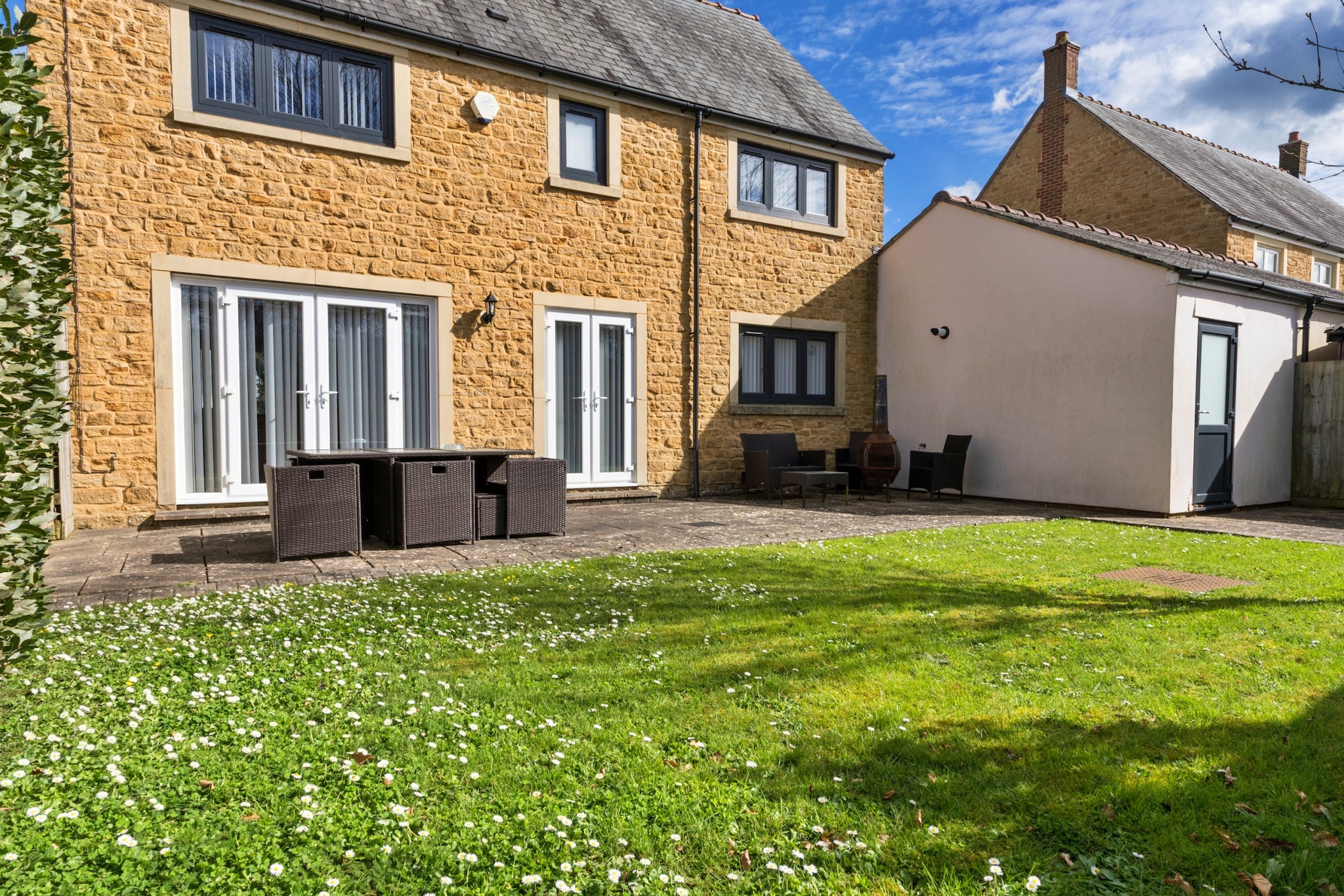 Hollies Cottage, Elm (4 bed) - Tuinen zomer