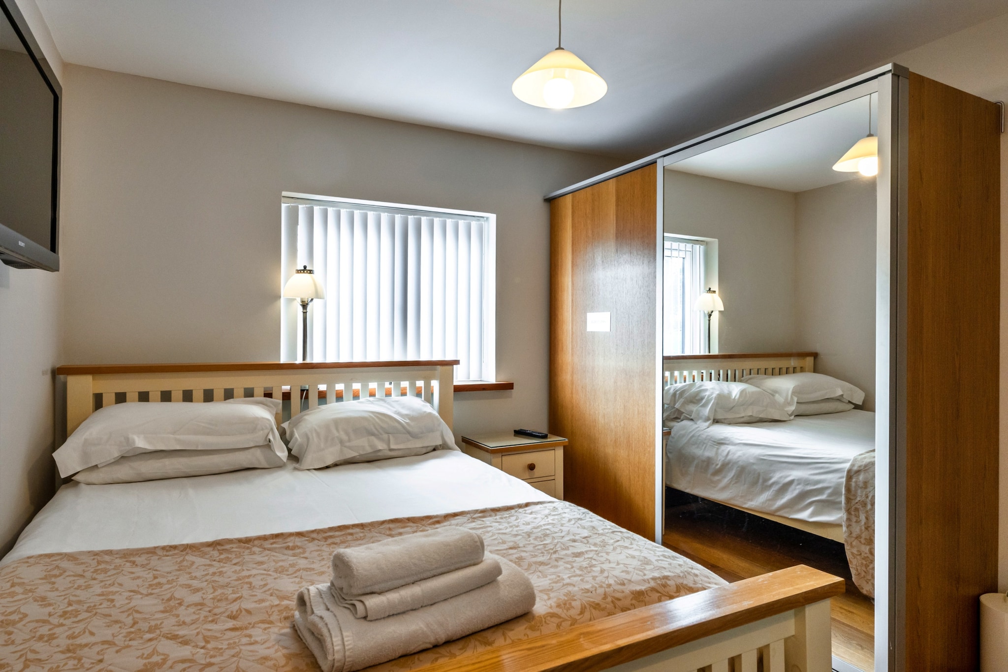 Hollies Cottage, Oak (3 bed) - Slaapkamer