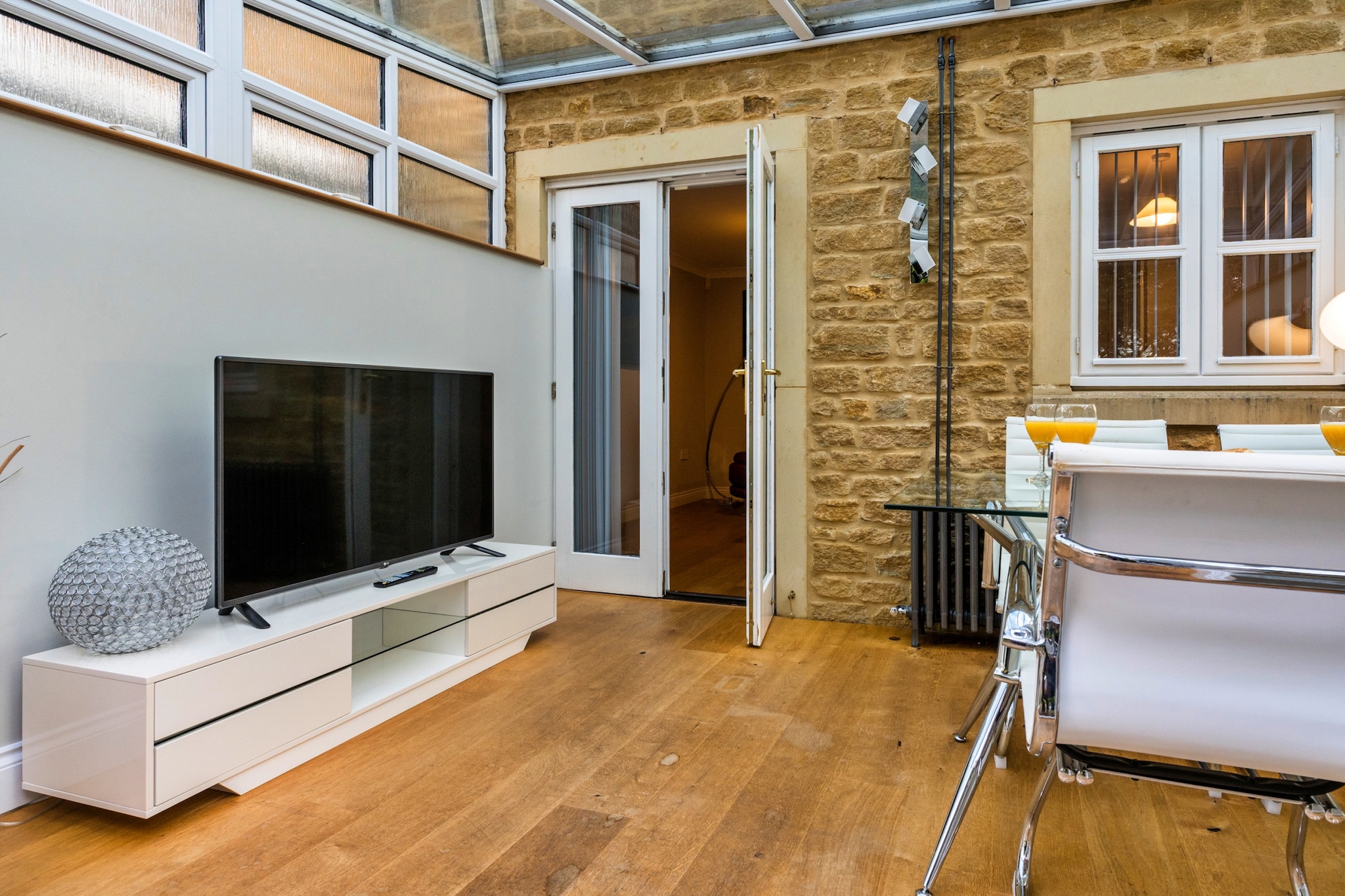 Hollies Cottage, Willow (2 bed) - Woonkamer