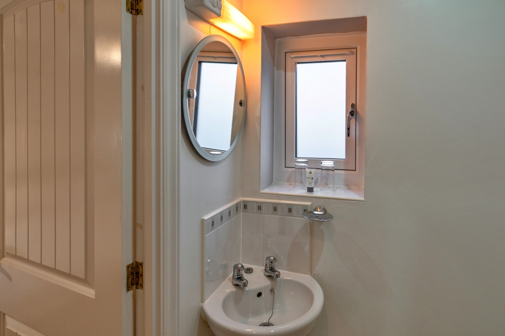Hollies Cottage, Willow (2 bed) - Badkamer