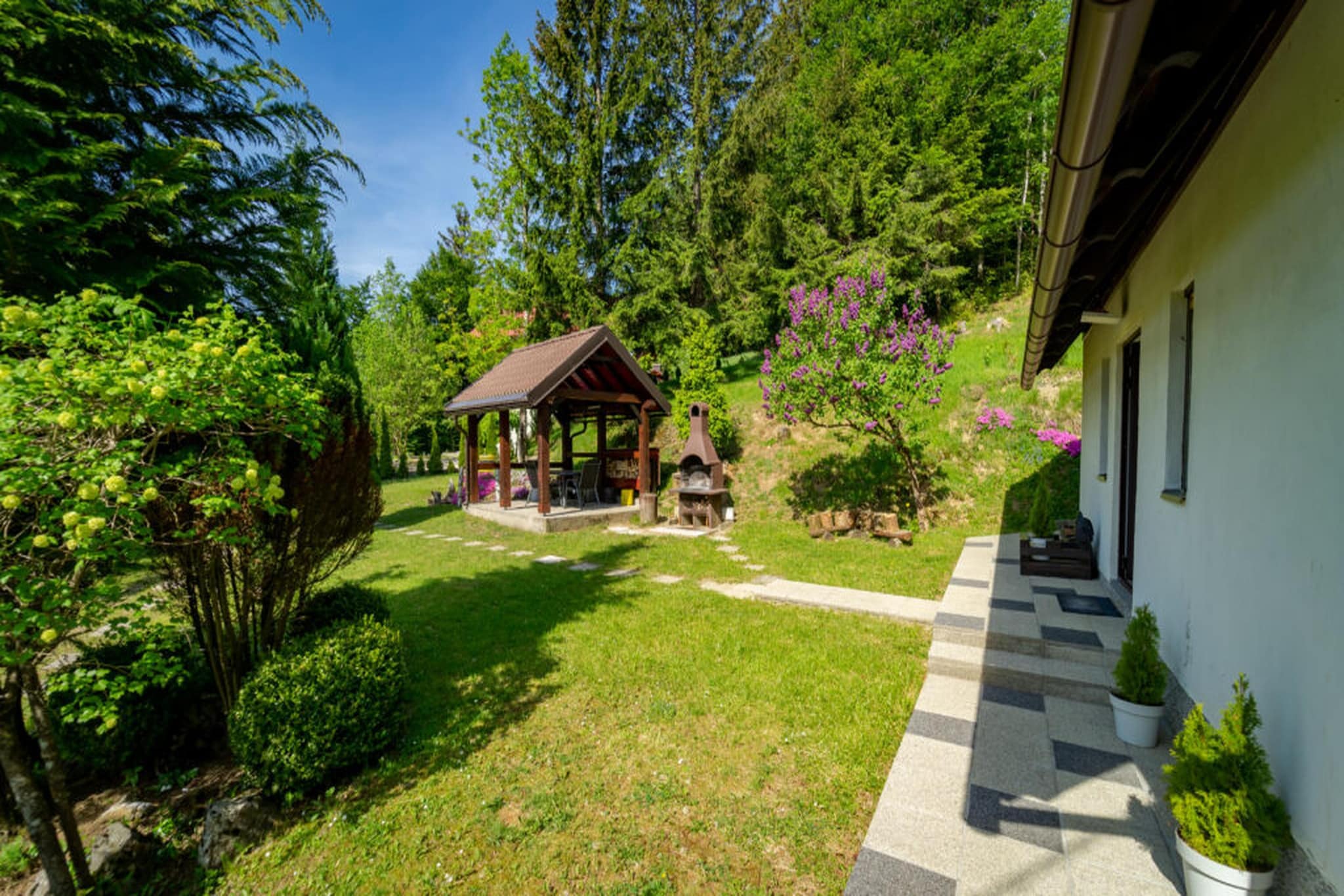 House Briški - Garten Sommer
