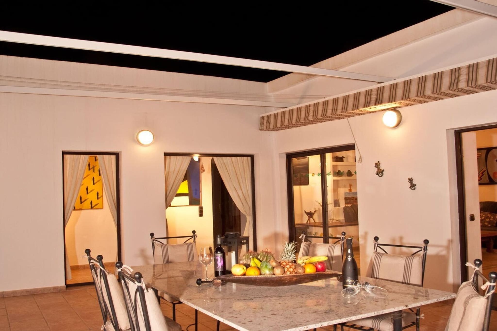 206377 - Dining room