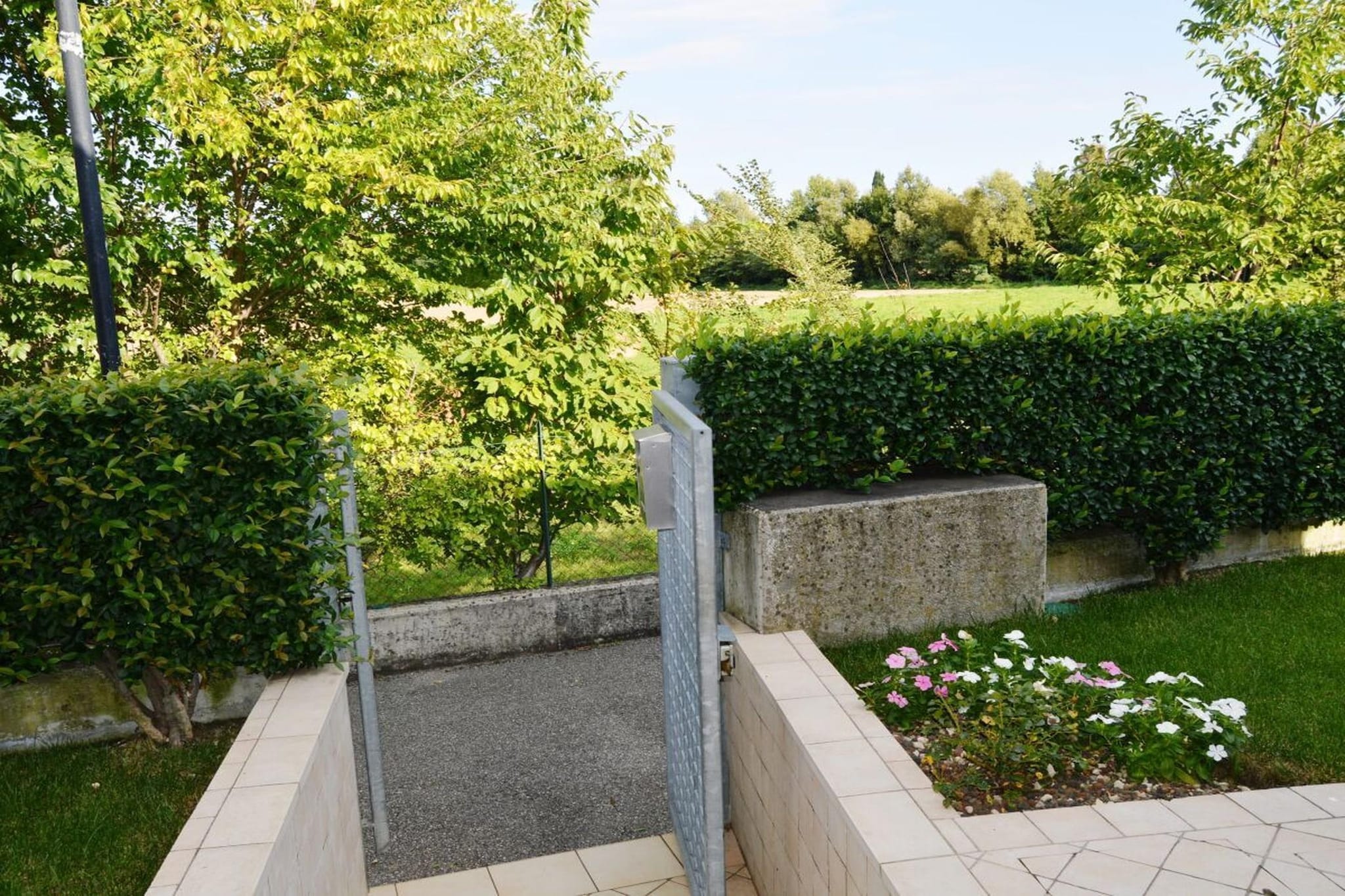 690562 - Jardins en été