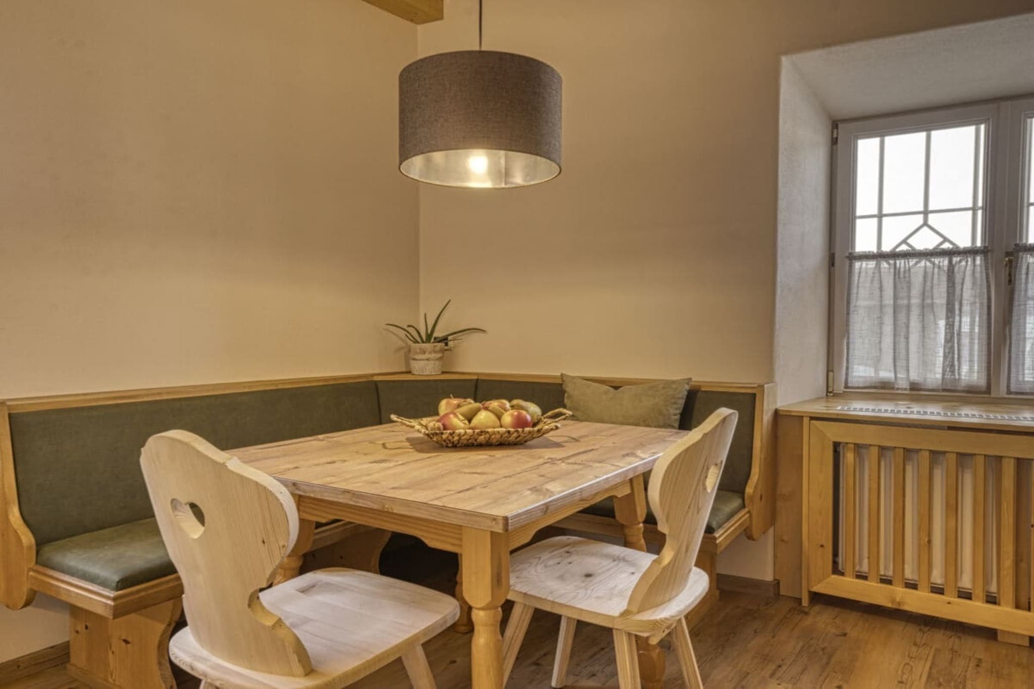 752402 - Dining room