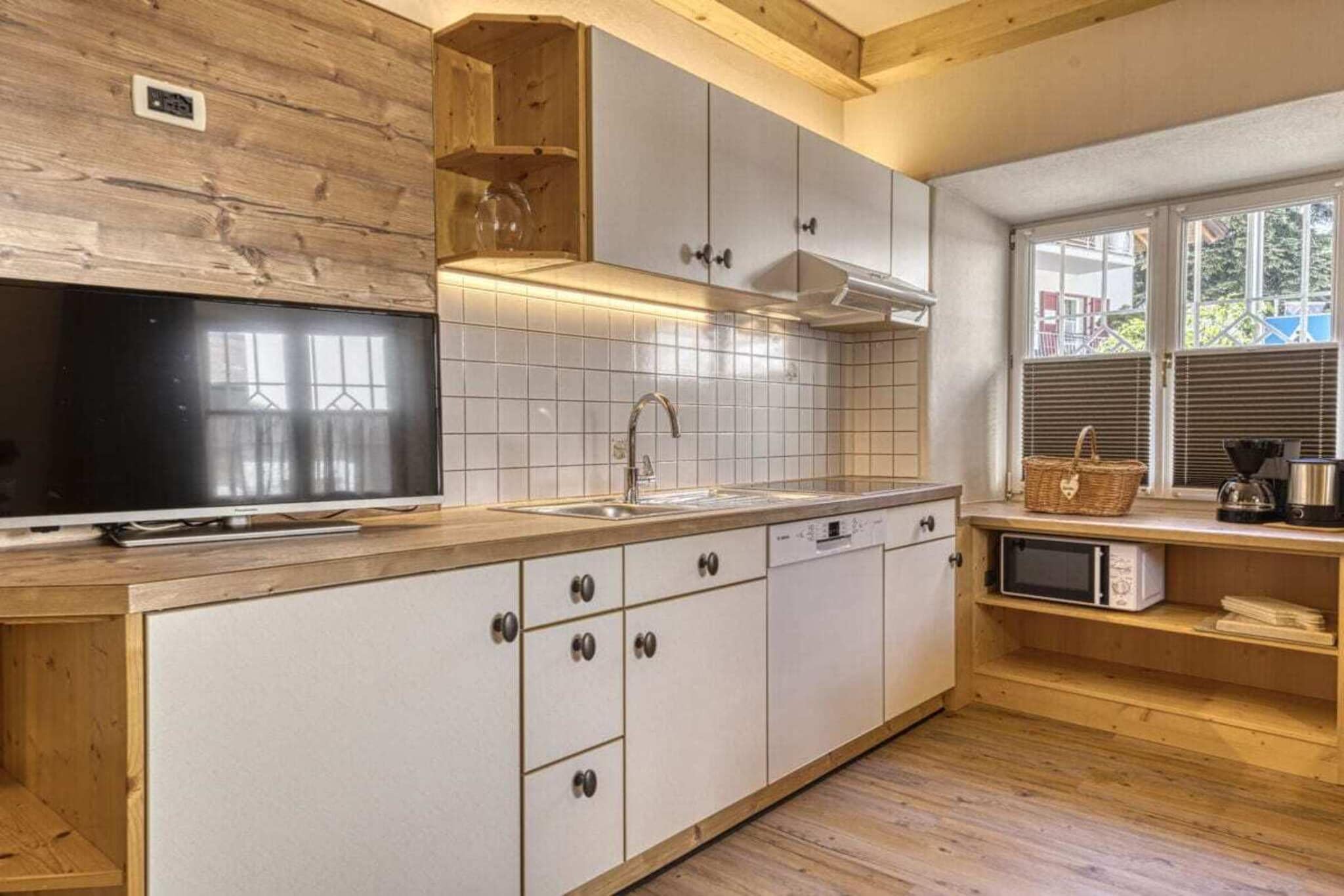 752402 - Kitchen