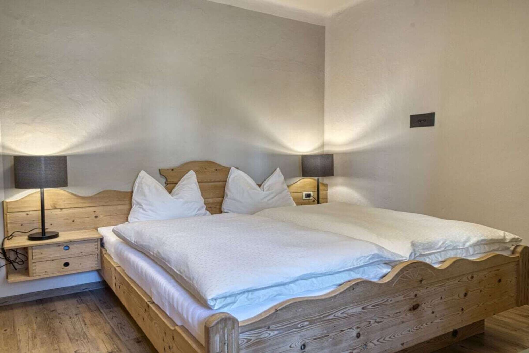 752402 - Bedroom