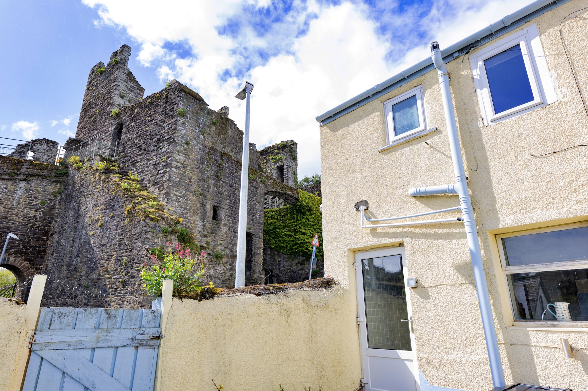 Ty Pen Y Bryn, Castle Views