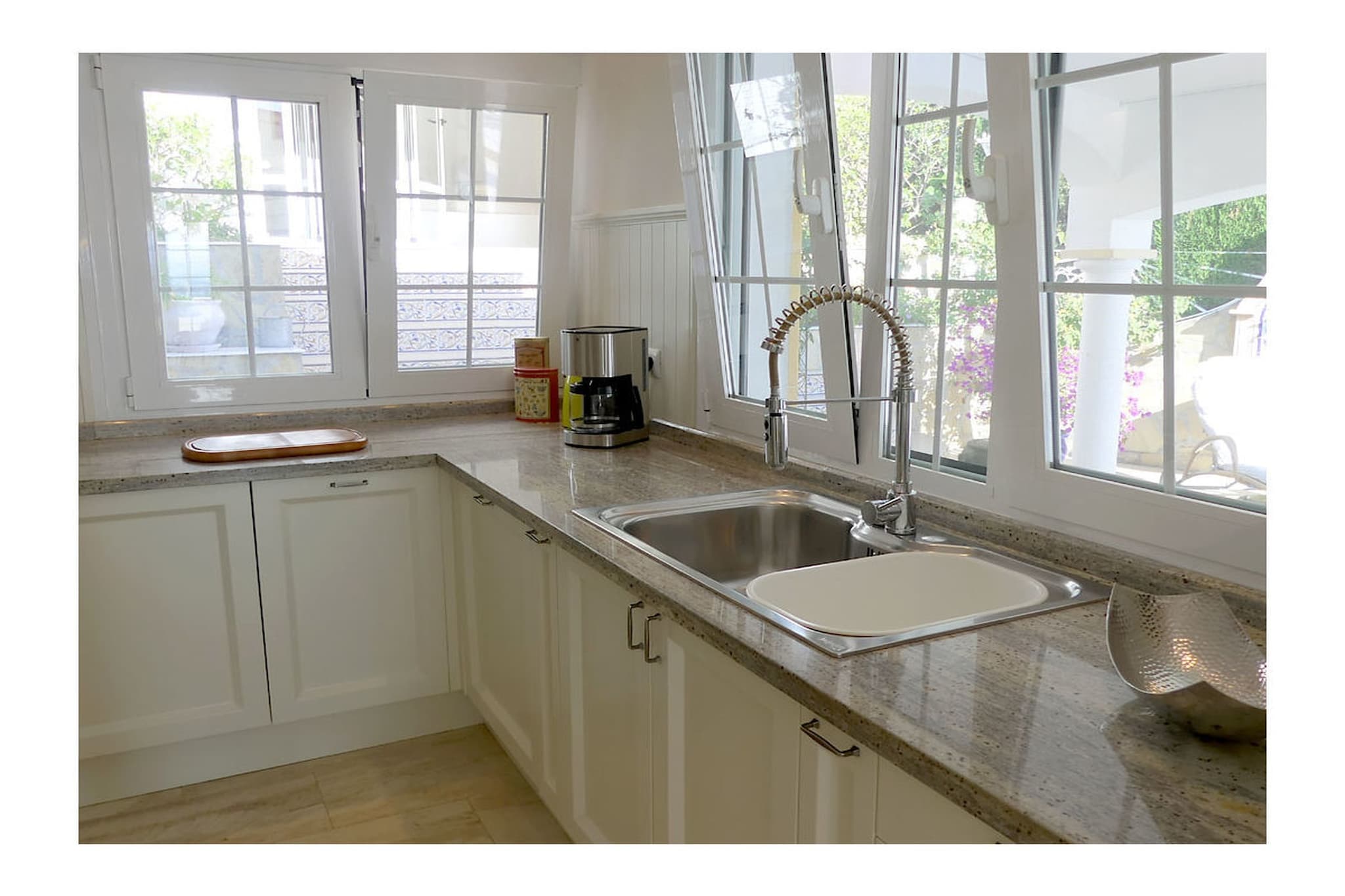 239637 - Kitchen