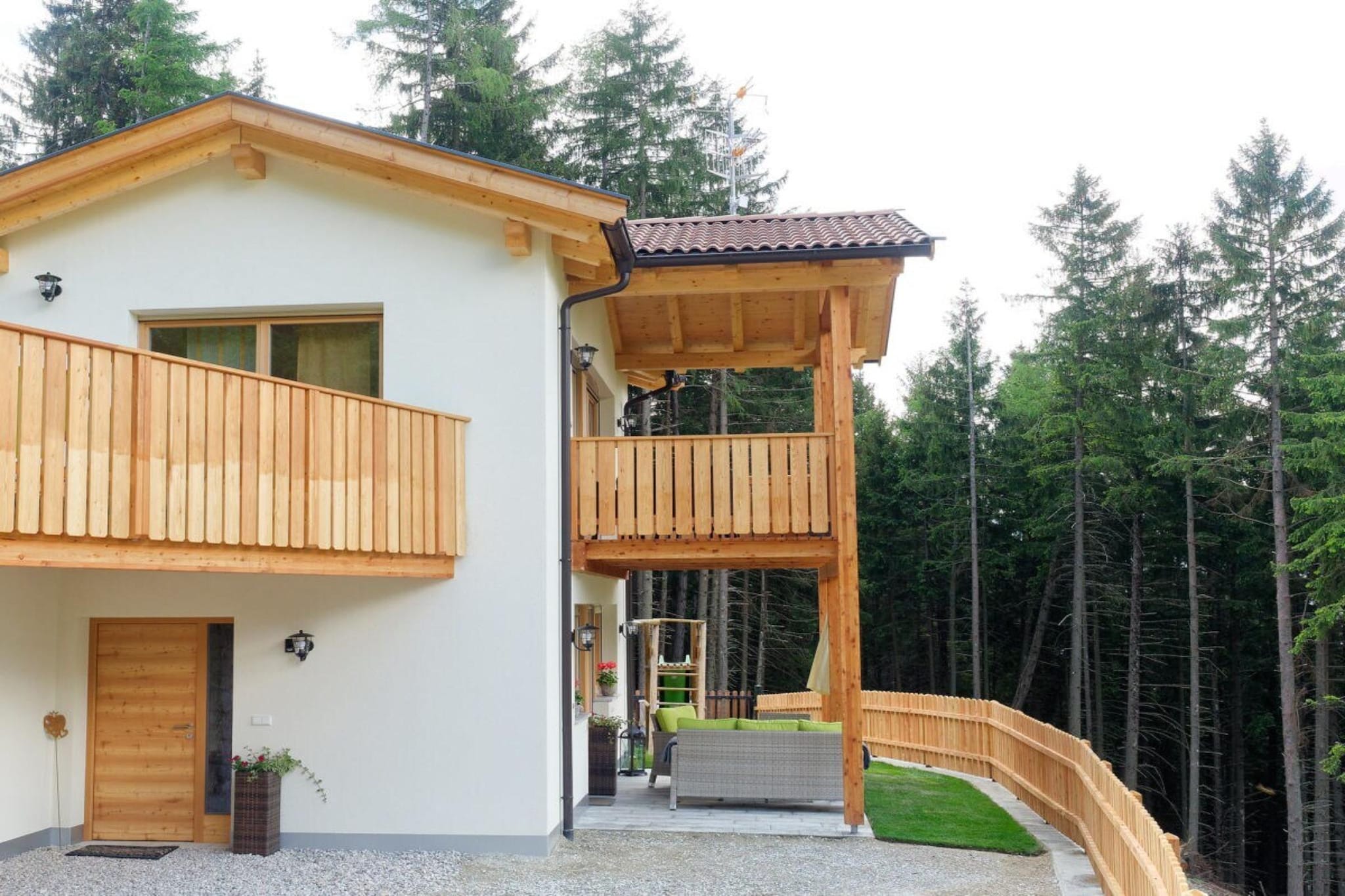 210044 - Exterior in summer