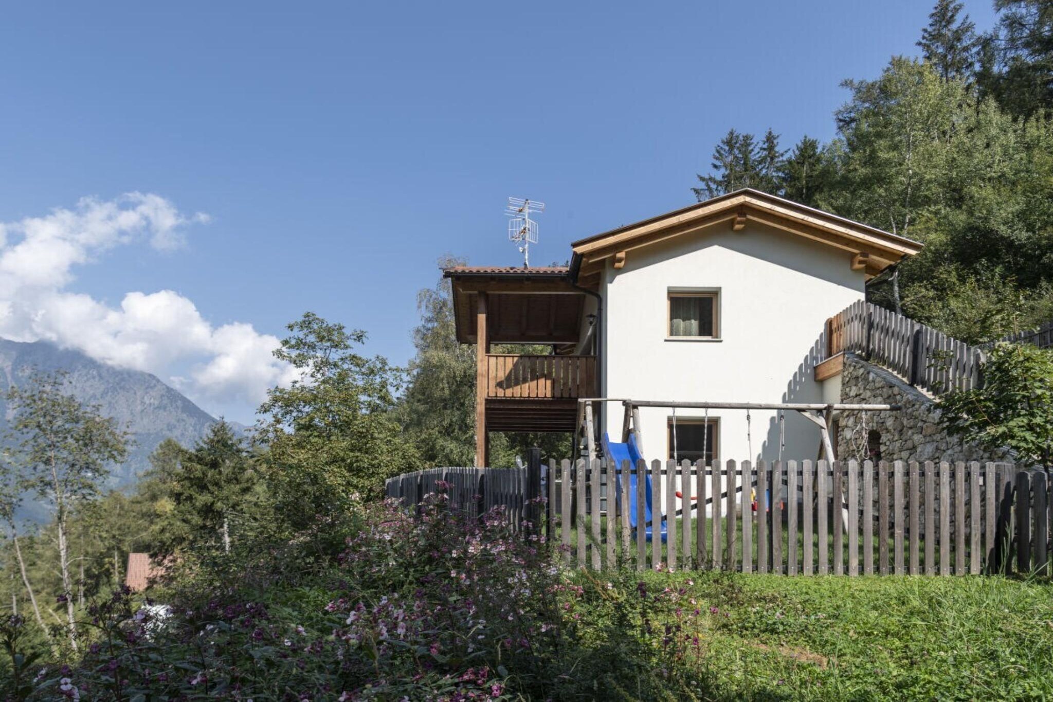 210044 - Exterior in summer