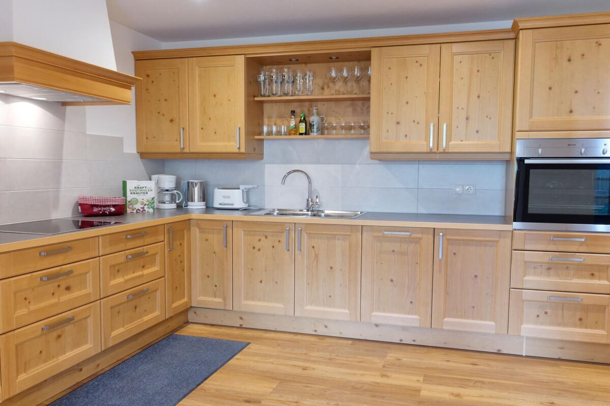 210044 - Kitchen