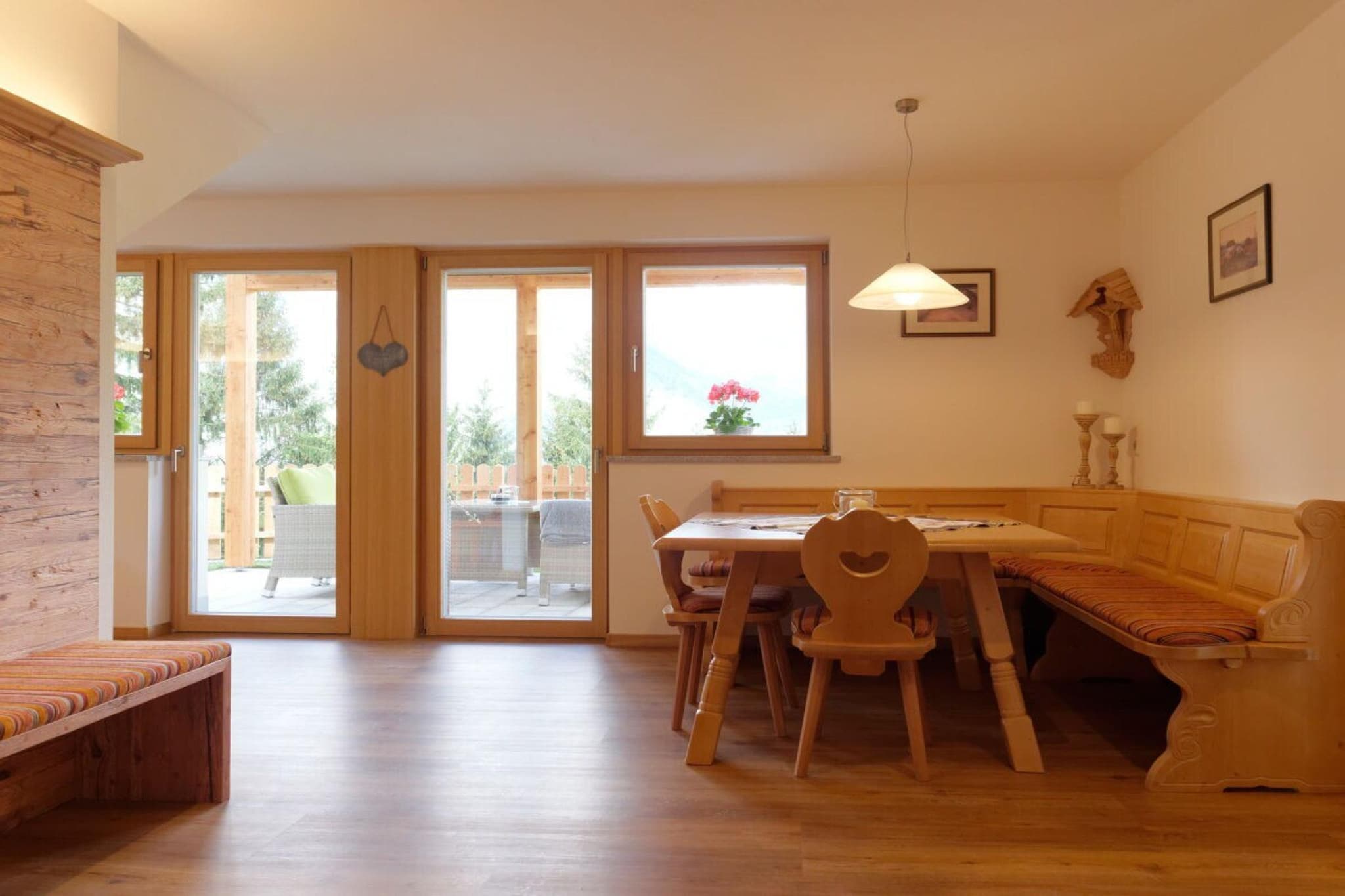 210044 - Dining room