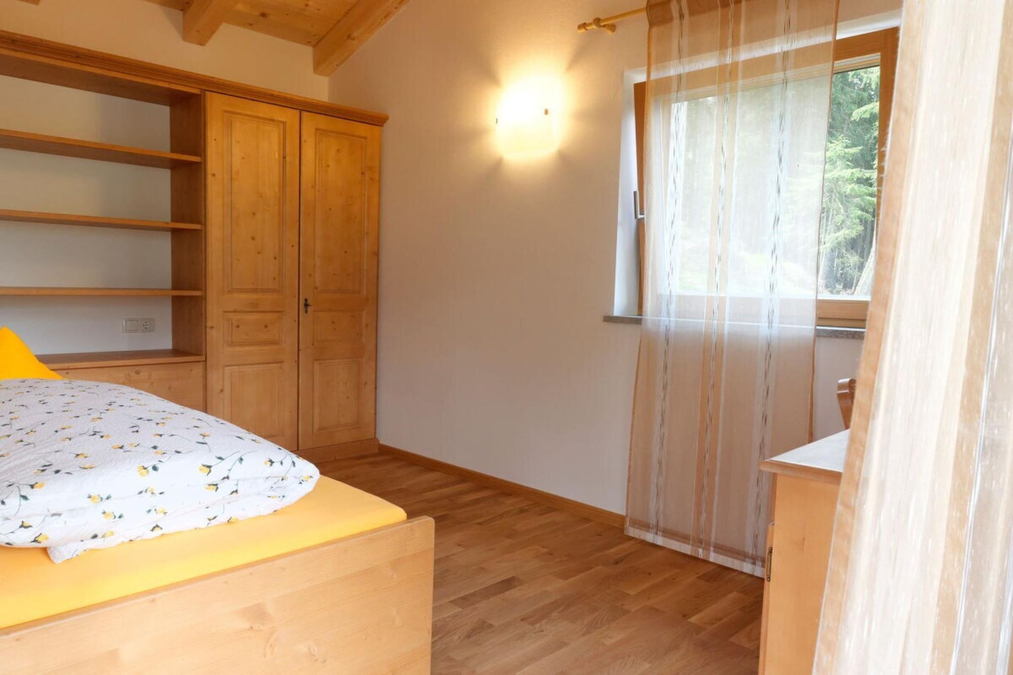 210044 - Bedroom