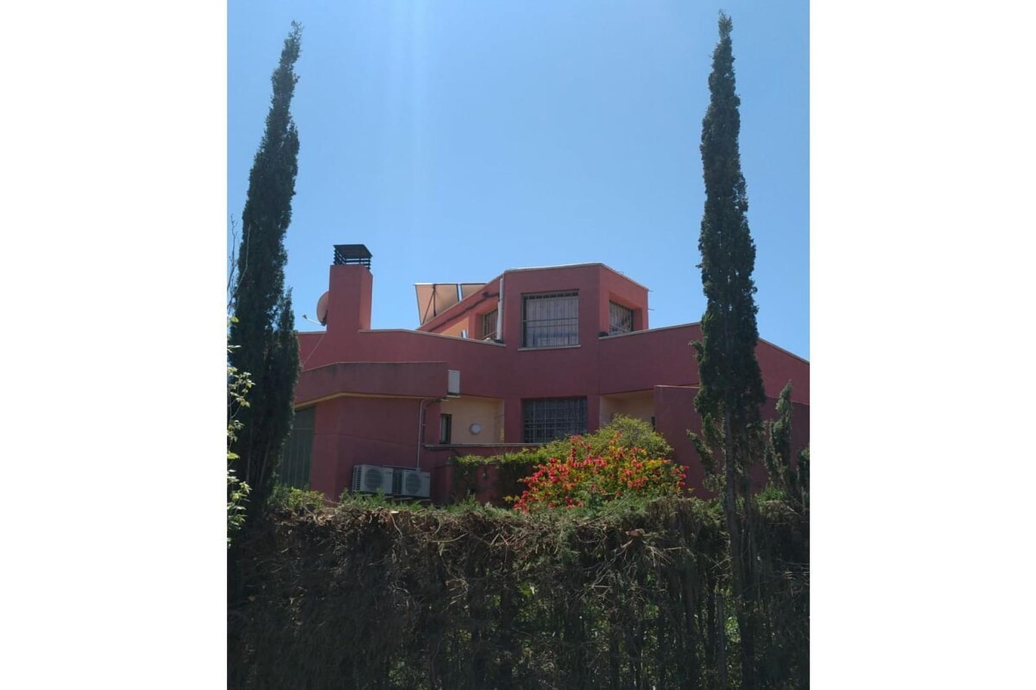 50006 - Exterior in summer
