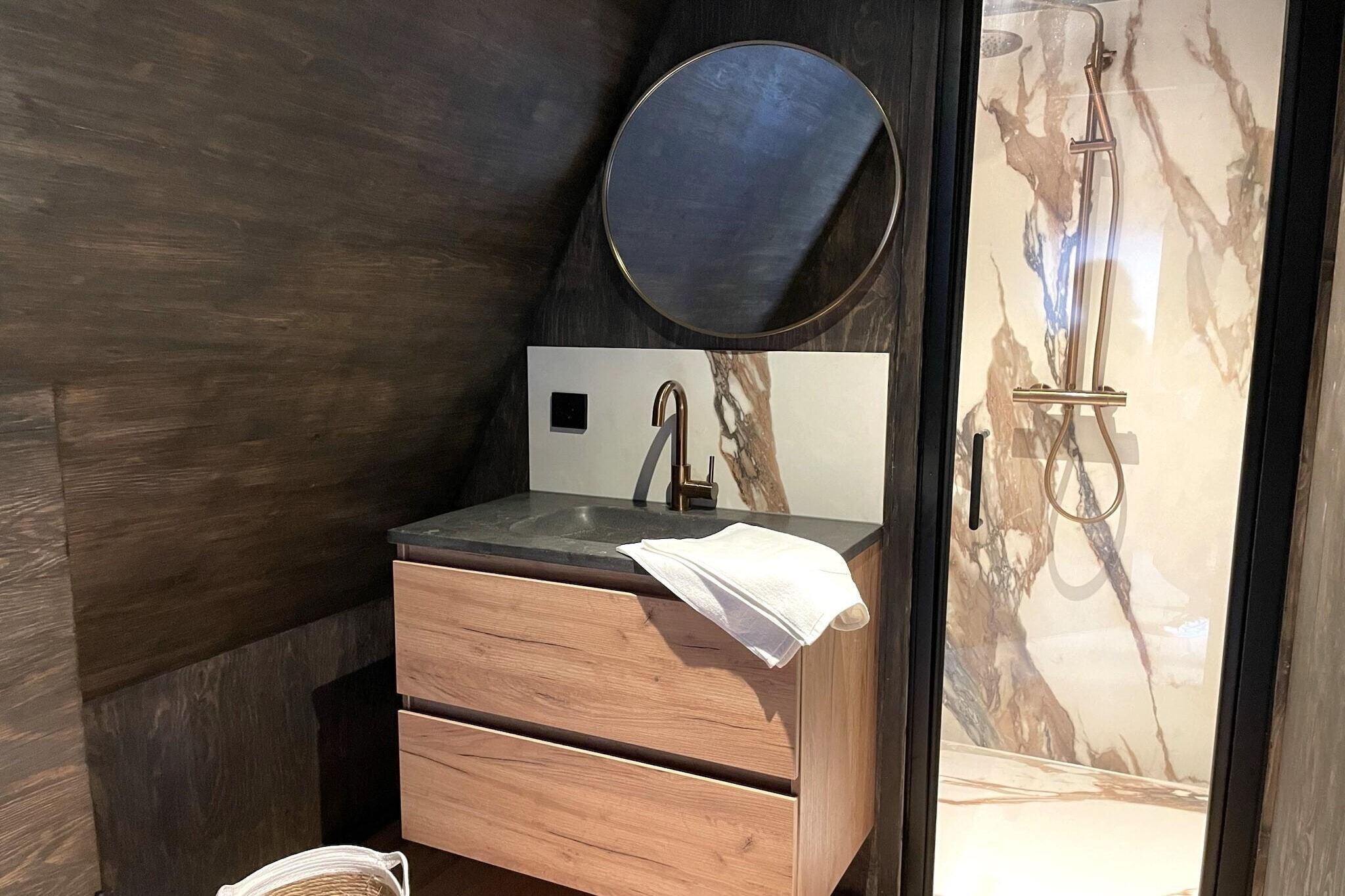 6-Persons Dunelodge with Charging Point - Badezimmer