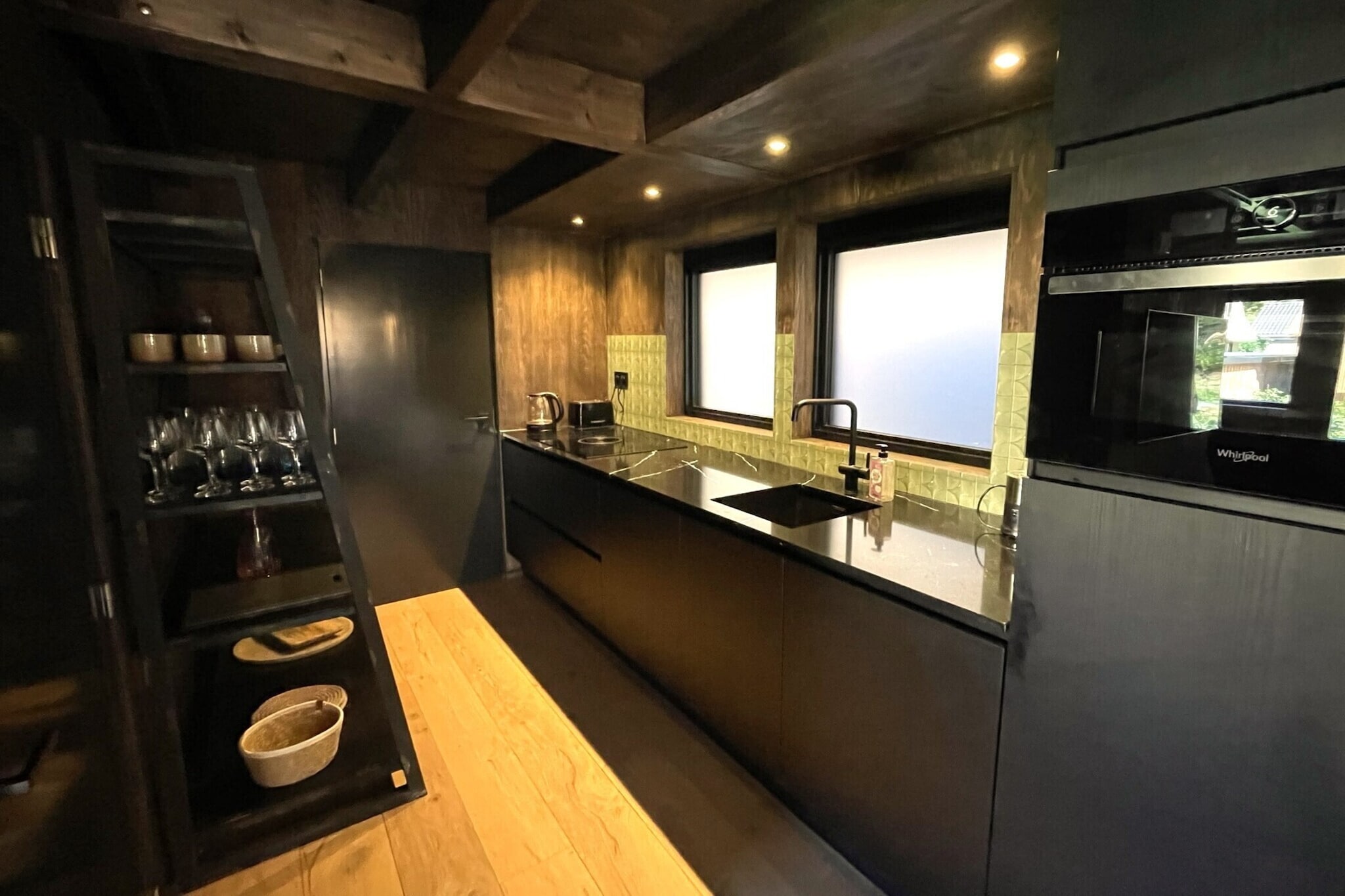 6-person Dune Lodge with Charging Station & Extra Parking Space