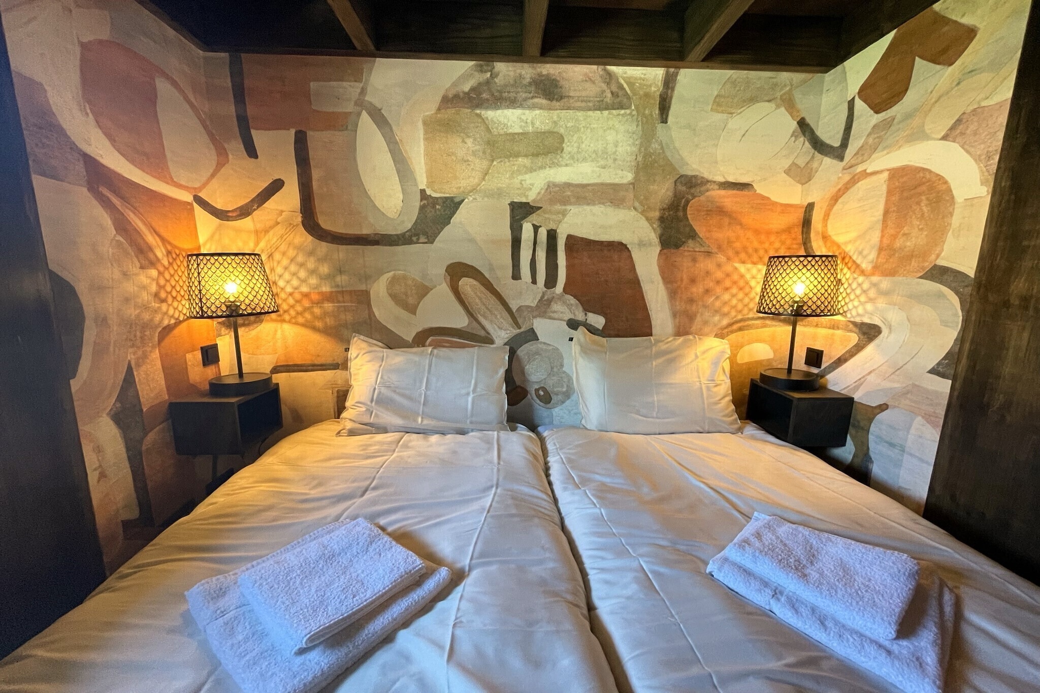 6-person Dune Lodge with Charging Station & Extra Parking Space - Bedroom