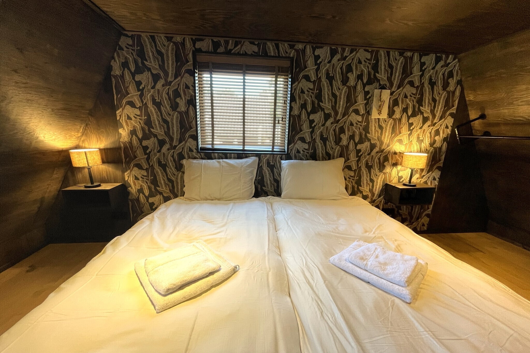 6-person Dune Lodge with Charging Station & Extra Parking Space - Bedroom