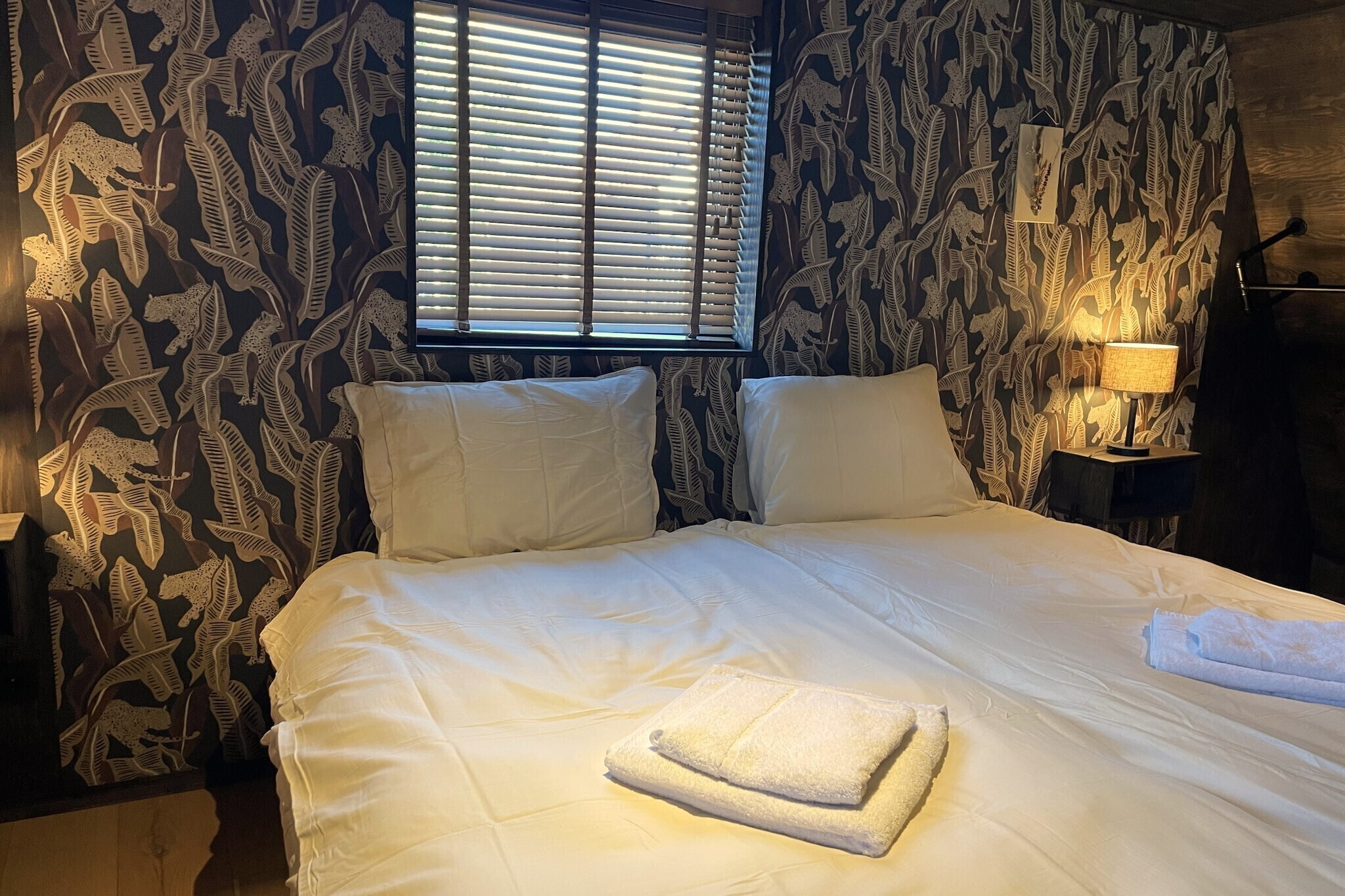 6-person Dune Lodge with Charging Station & Extra Parking Space - Bedroom