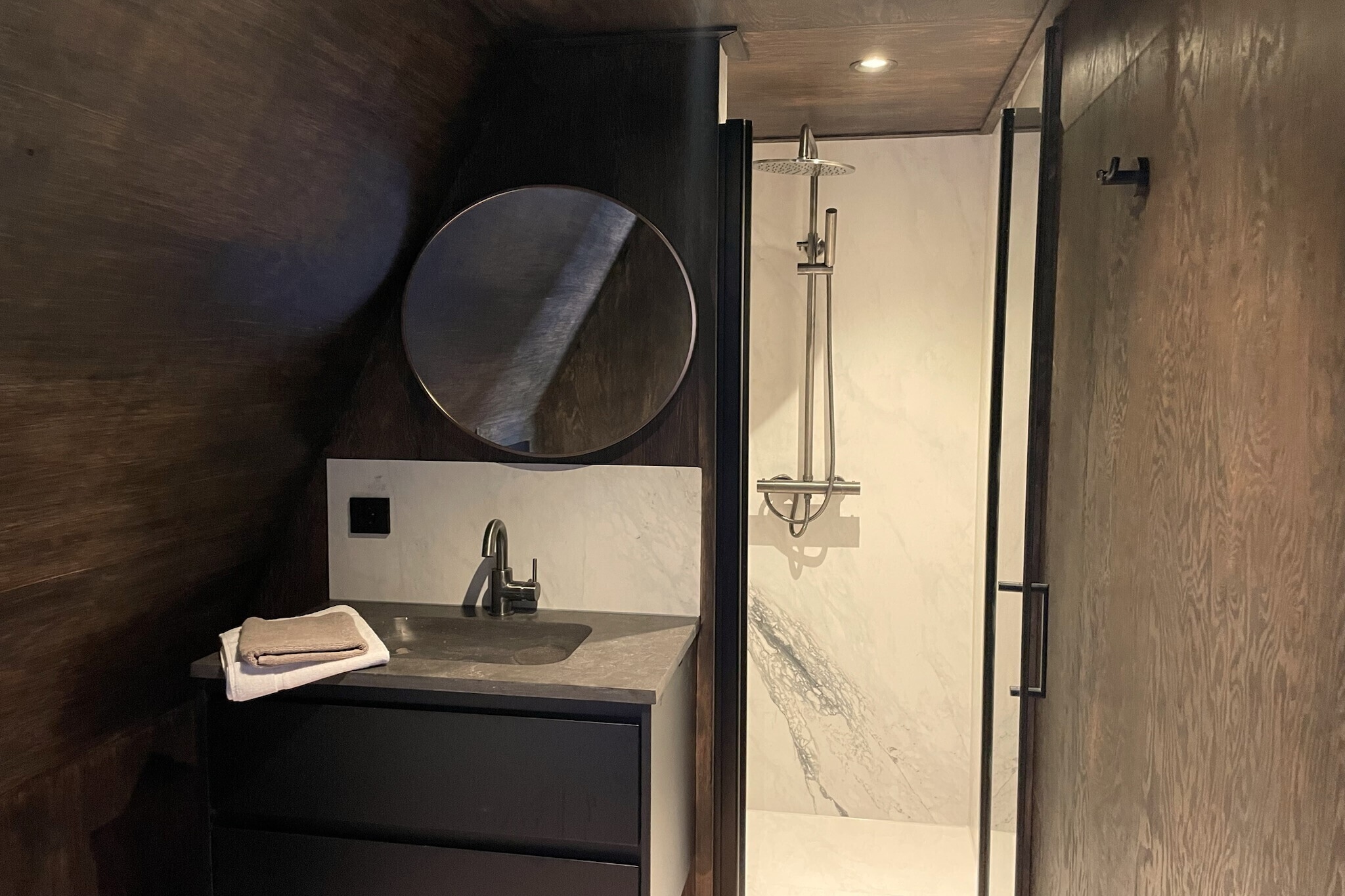 6-person Dune Lodge with Charging Station & Extra Parking Space - Bathroom
