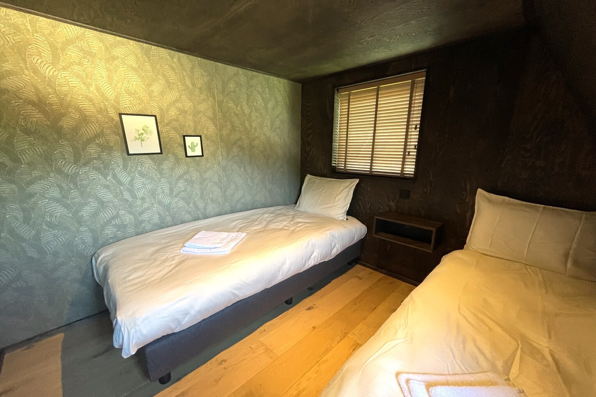 6-person Dune Lodge with Charging Station & Extra Parking Space - Bedroom