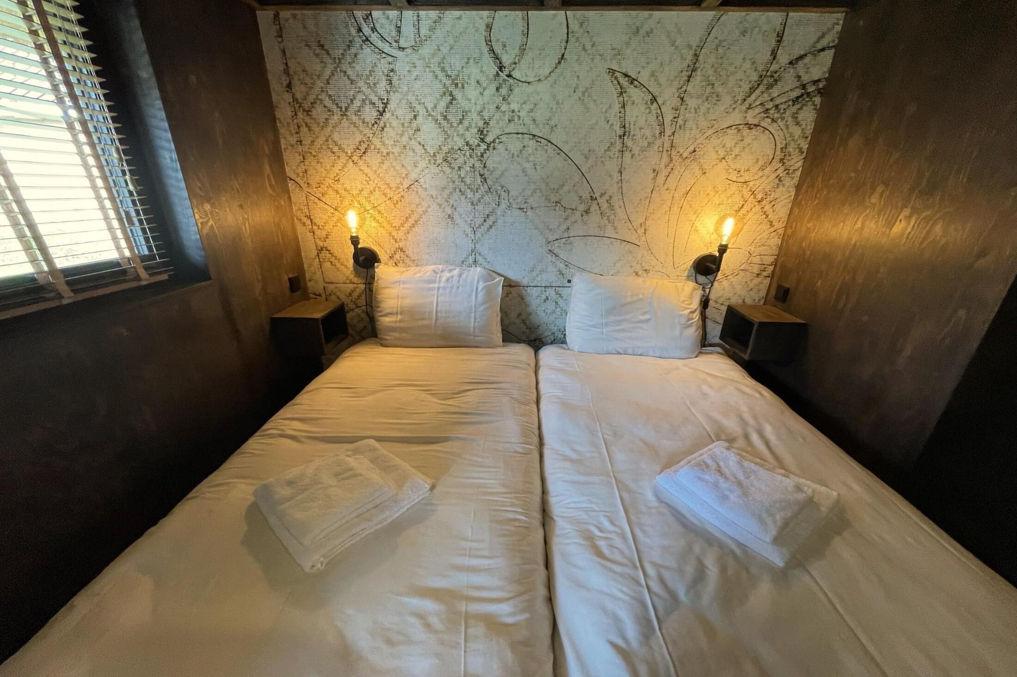 8-14 person group accommodation - Bedroom