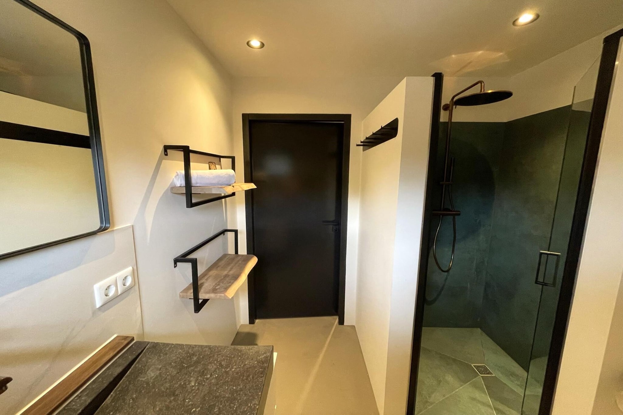 8-Person Villa - Bathroom