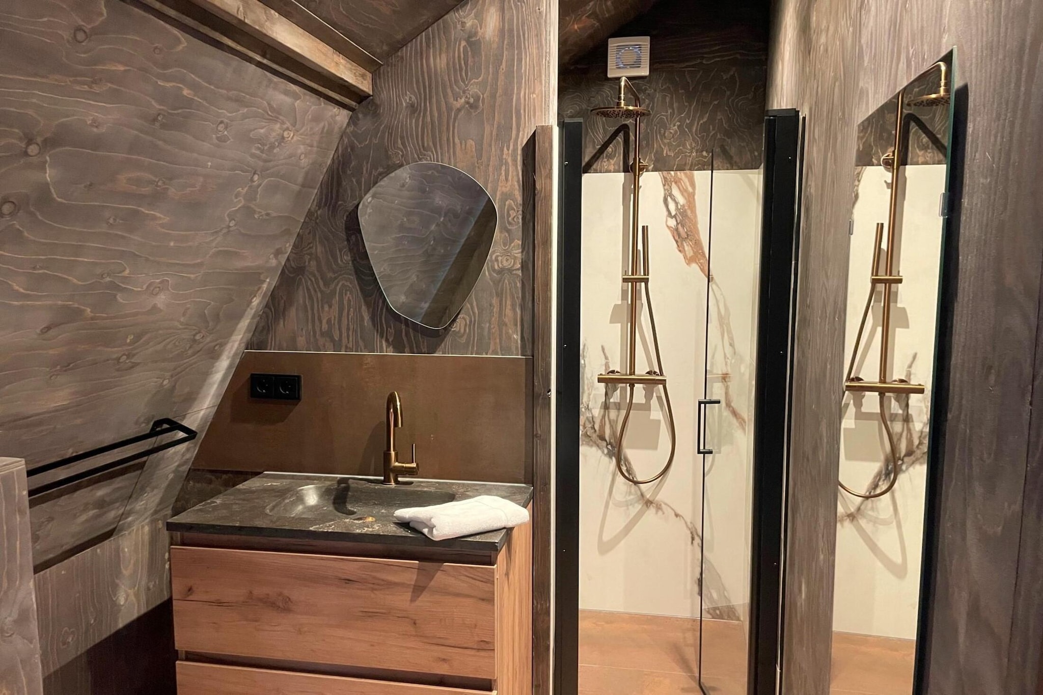 8-12 Person Group accommodation - Bathroom