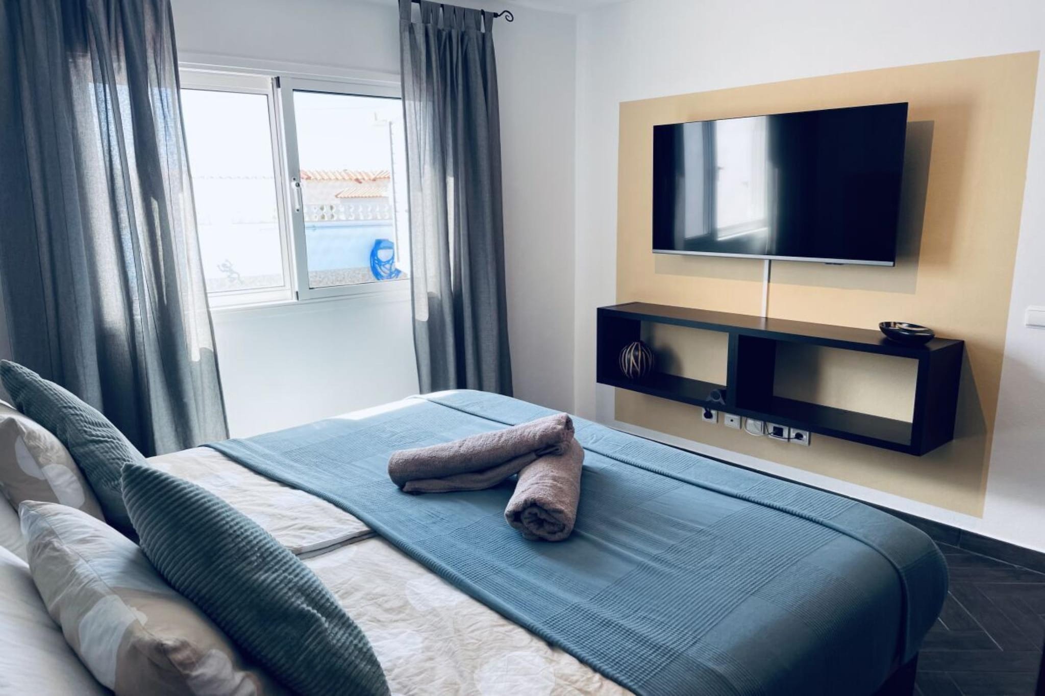 426311 - Bedroom