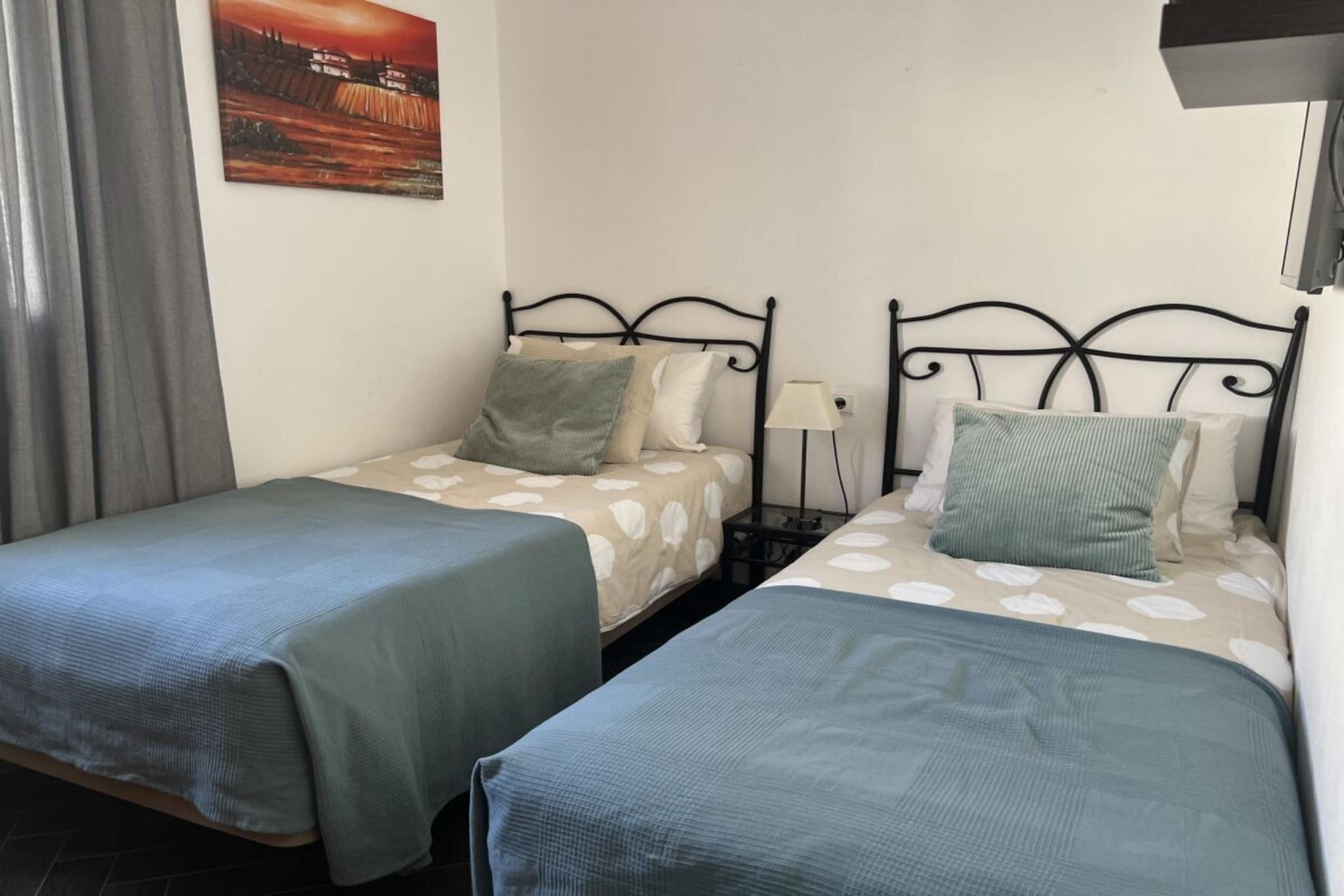 426311 - Bedroom