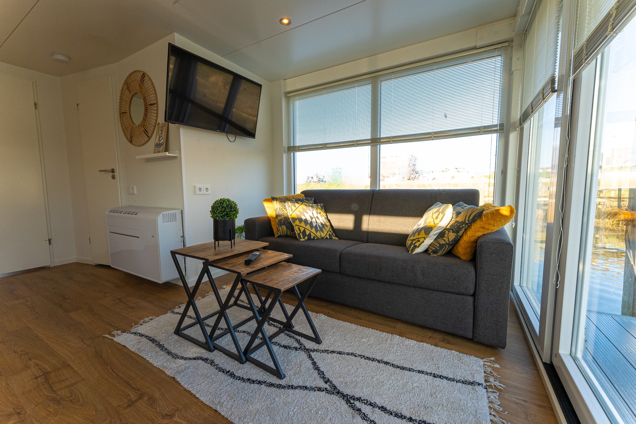 Houseboat Veerse Meer with Roof Terrace | 4 people