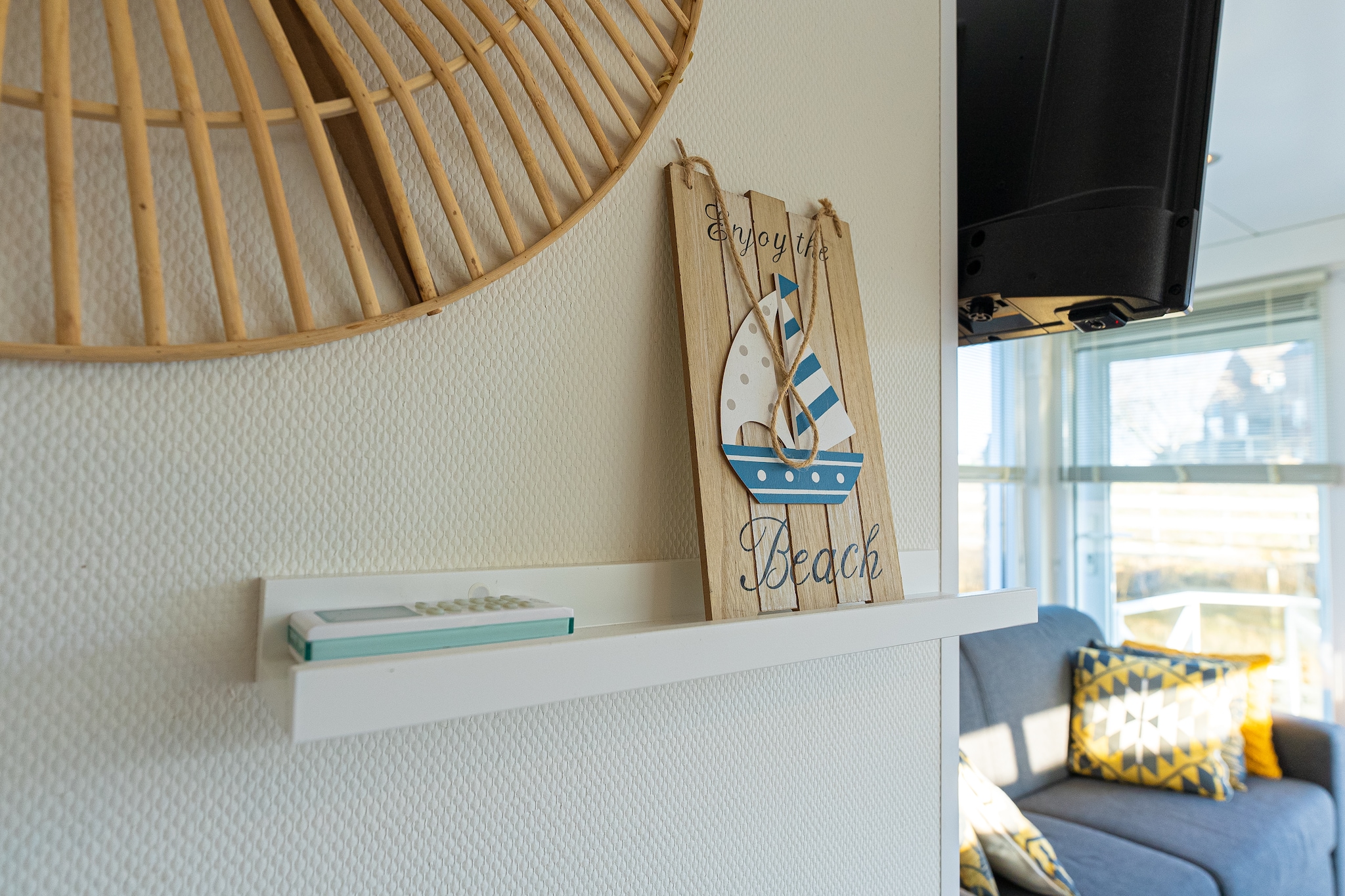 Houseboat Veerse Meer with Roof Terrace | 4 people - Woonkamer