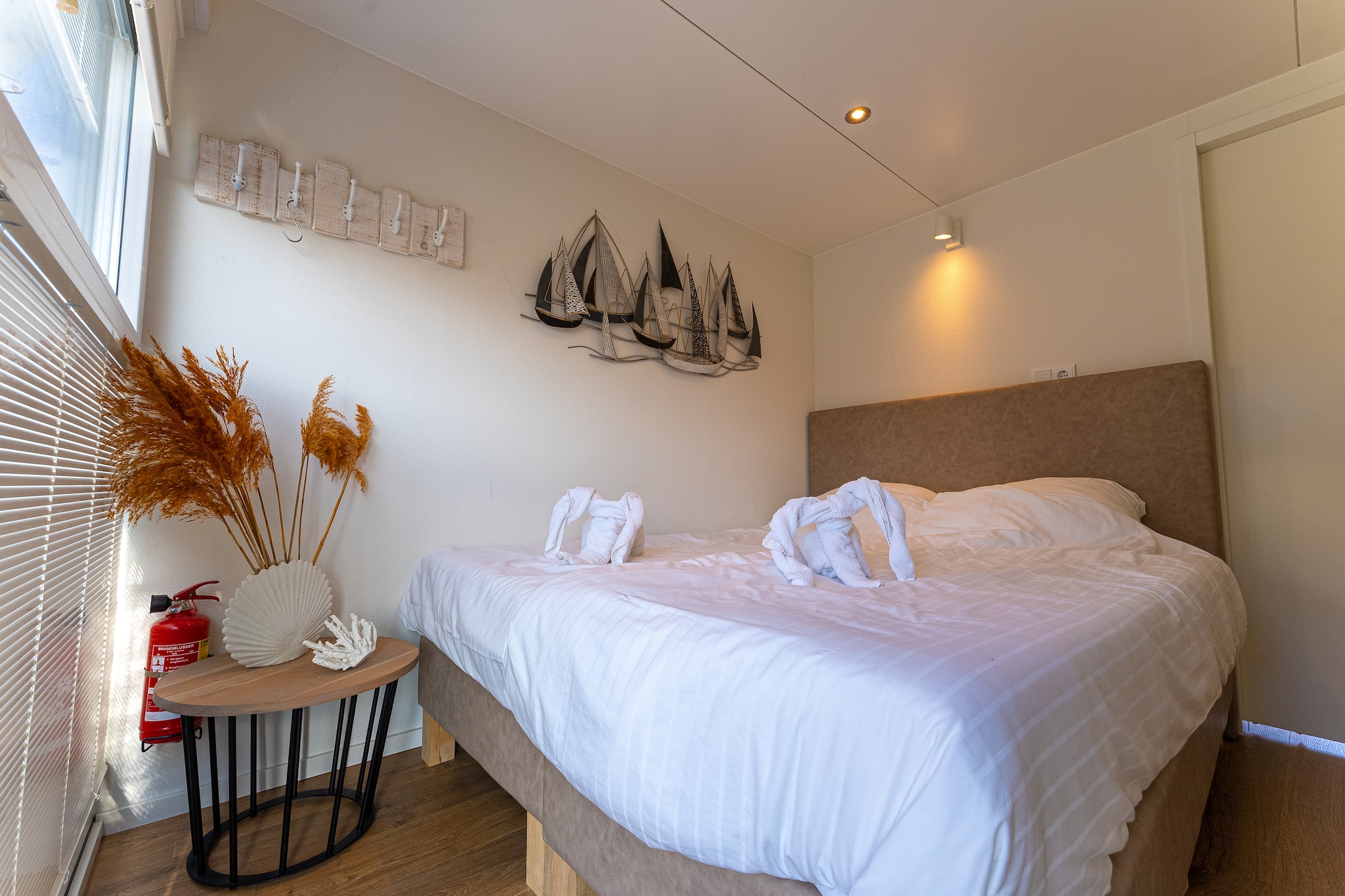 Houseboat Veerse Meer with Roof Terrace | 4 people