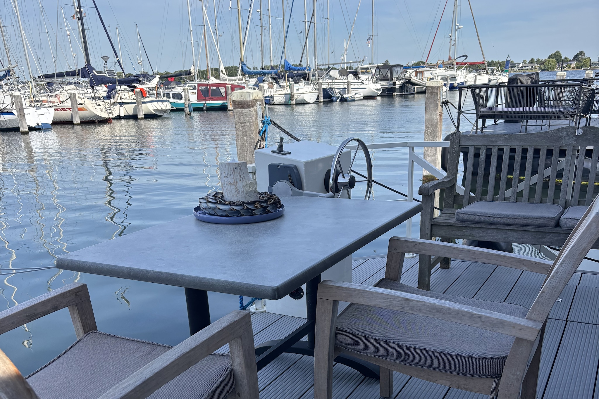 Houseboat Veerse Meer with Roof Terrace | 4 people - Uitzicht zomer