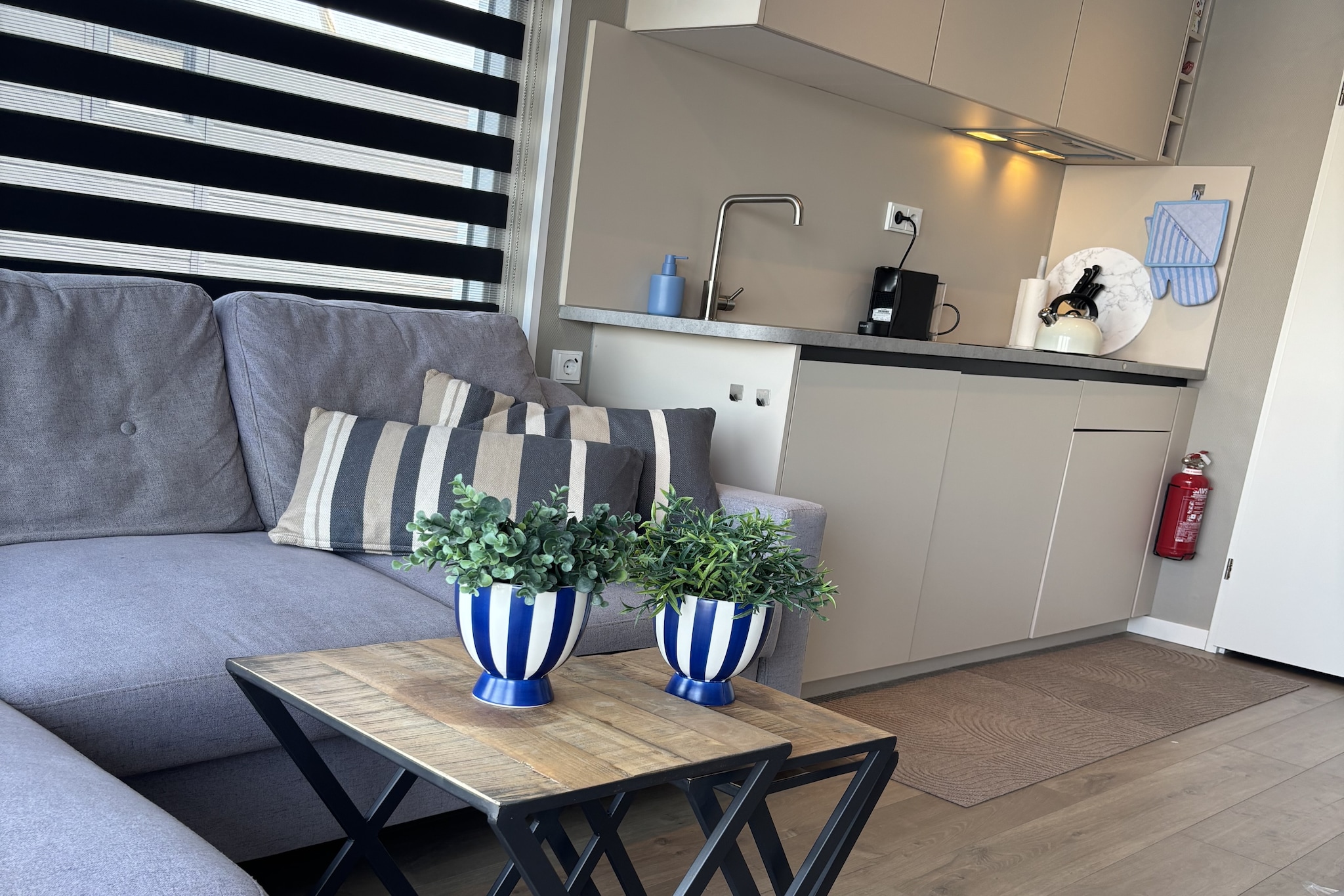 Houseboat Veerse Meer with Roof Terrace | 4 people - Keuken