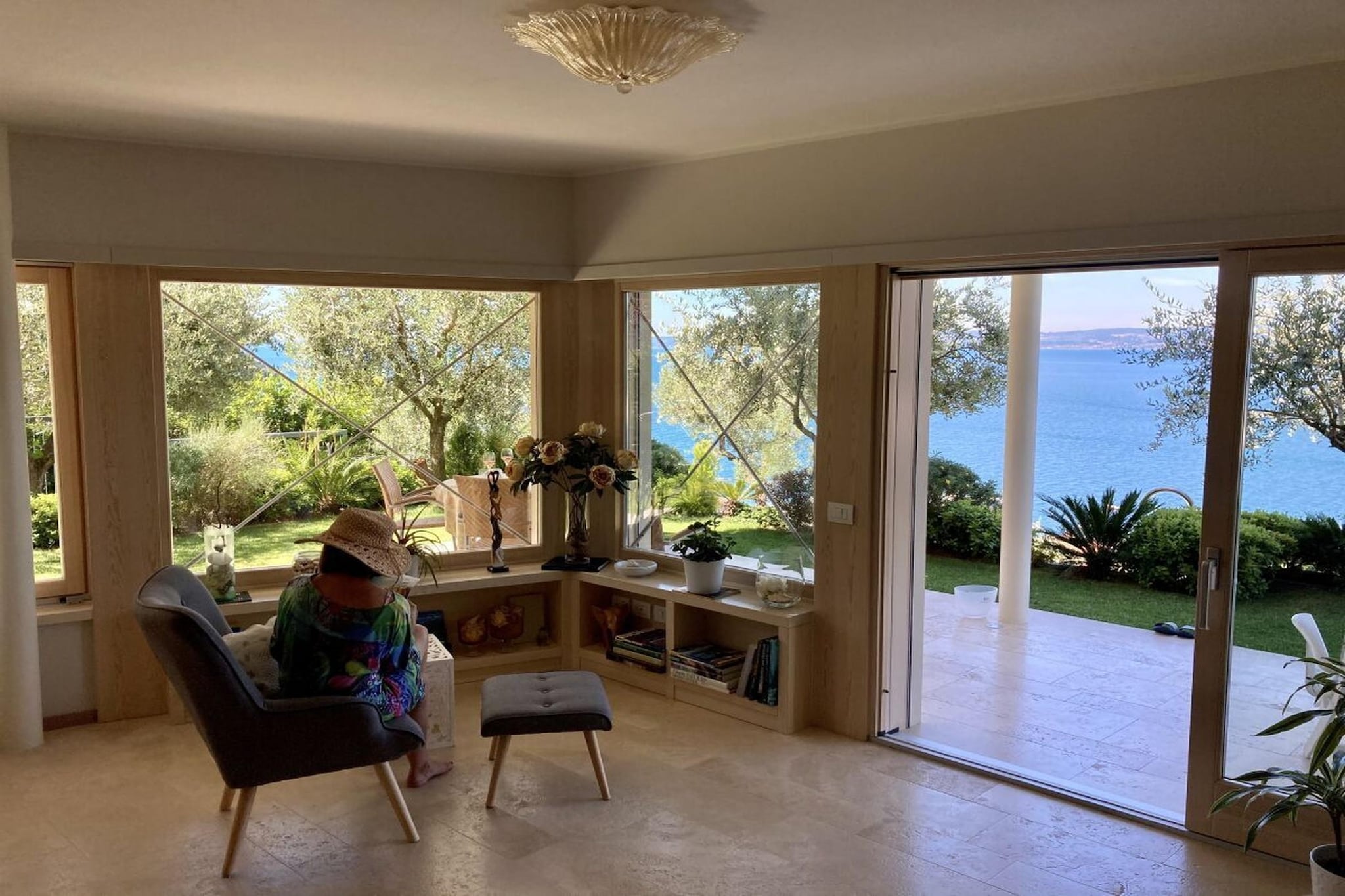 168963 - Living room