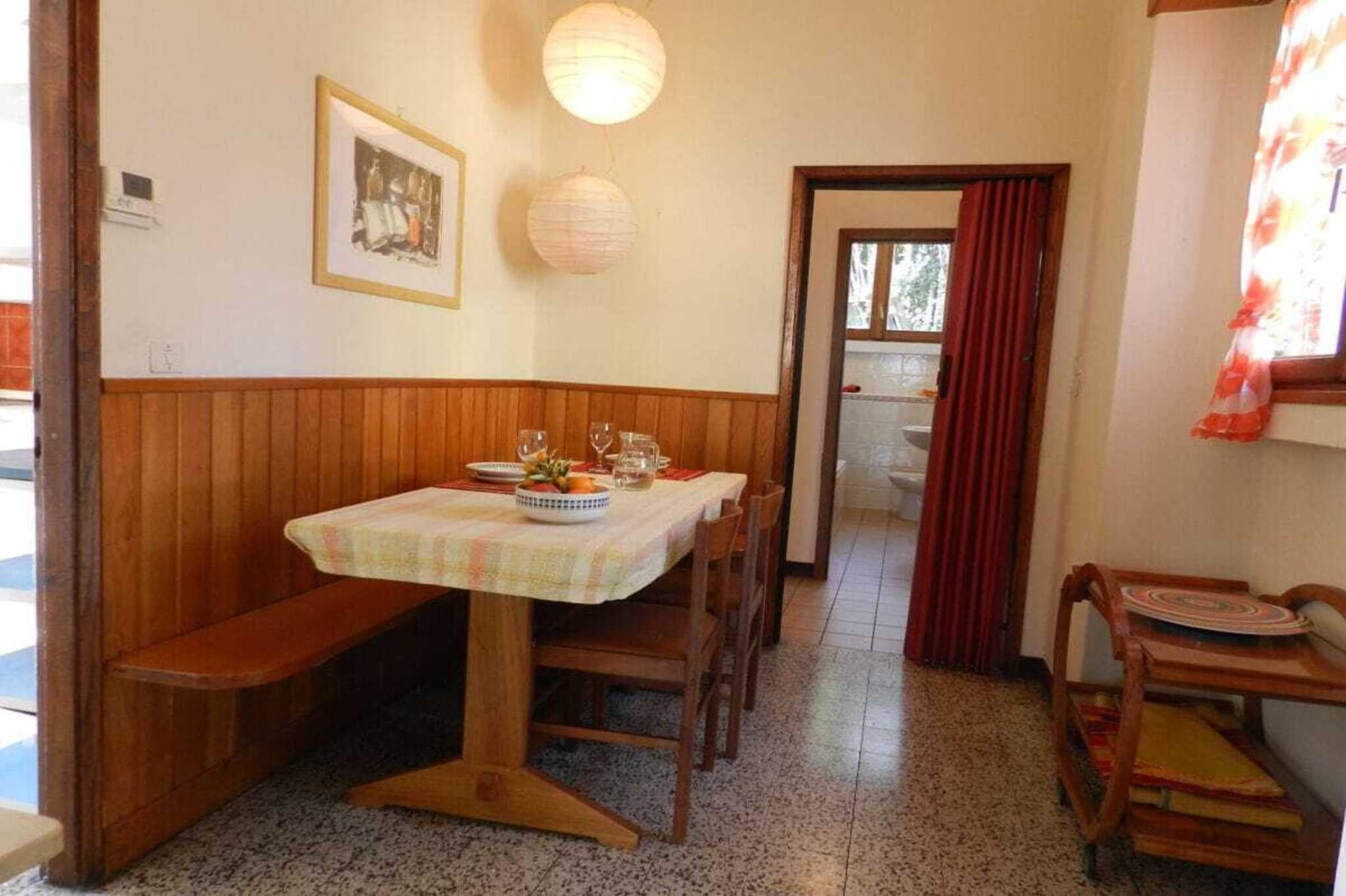 42701 - Eetkamer