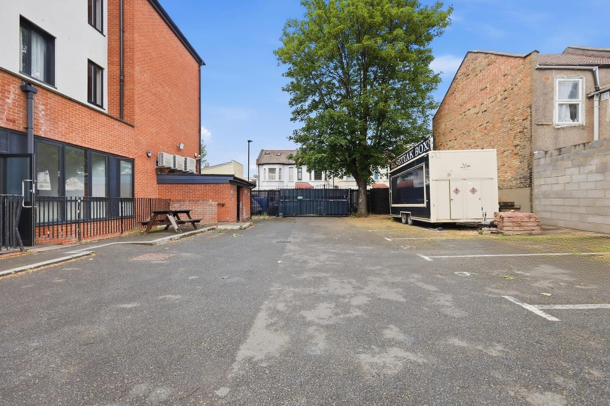 Standard Single Room - Buitenkant zomer