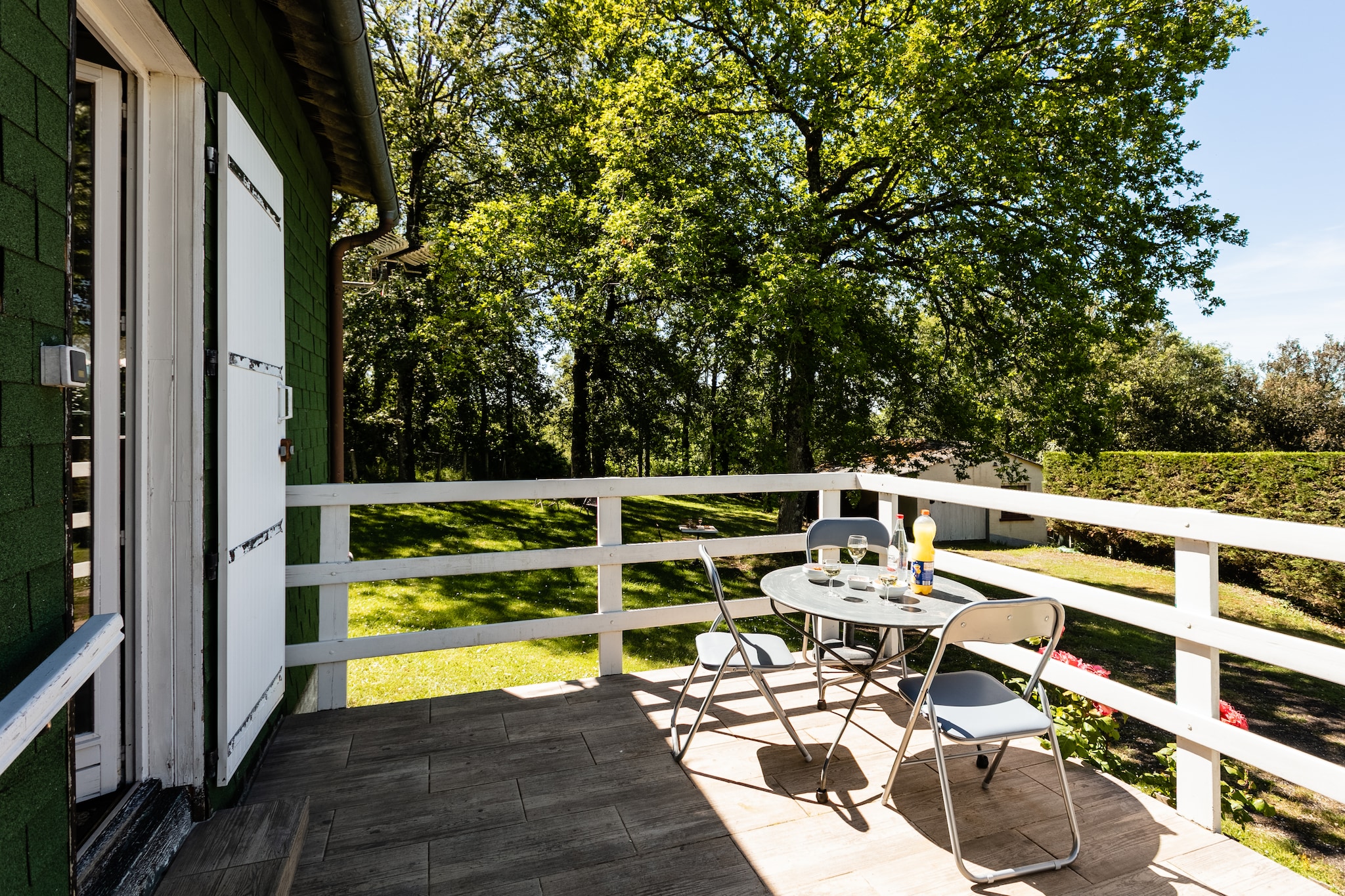 Le Petit Oustalet - Exterior in summer