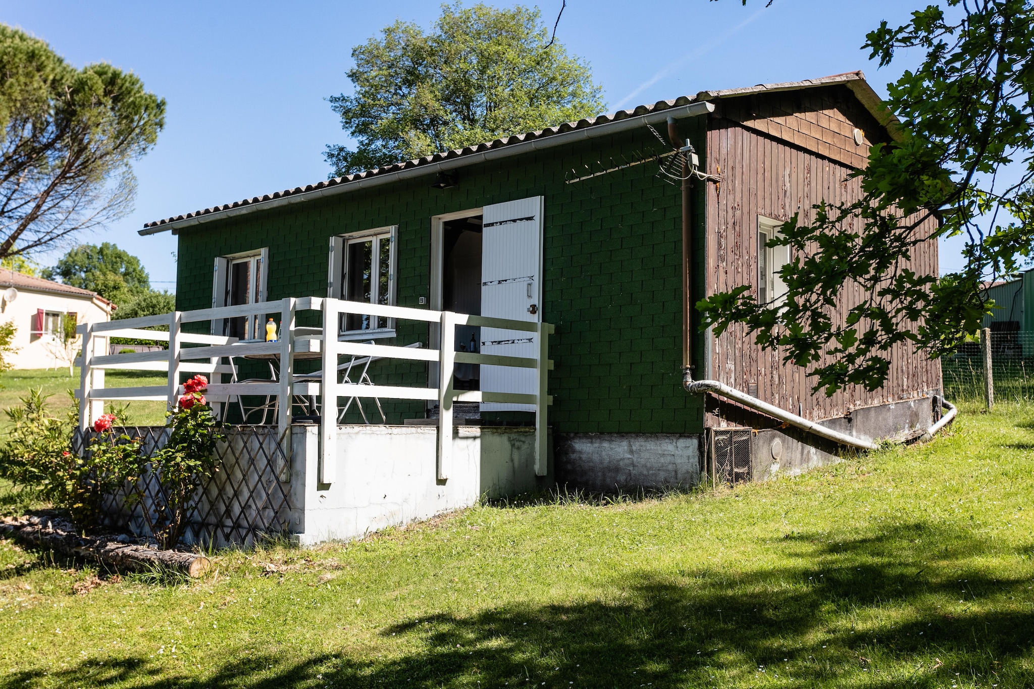 Le Petit Oustalet - Exterior in summer