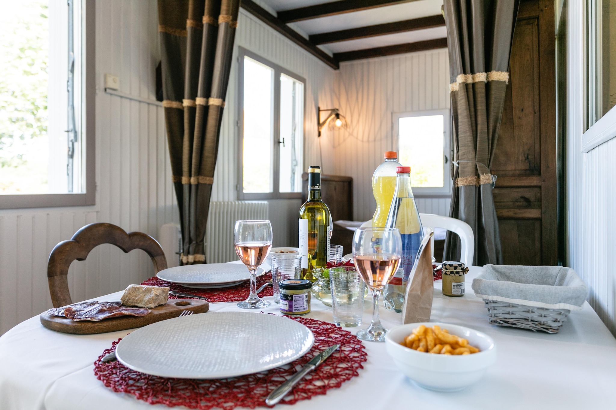 Le Petit Oustalet - Living room