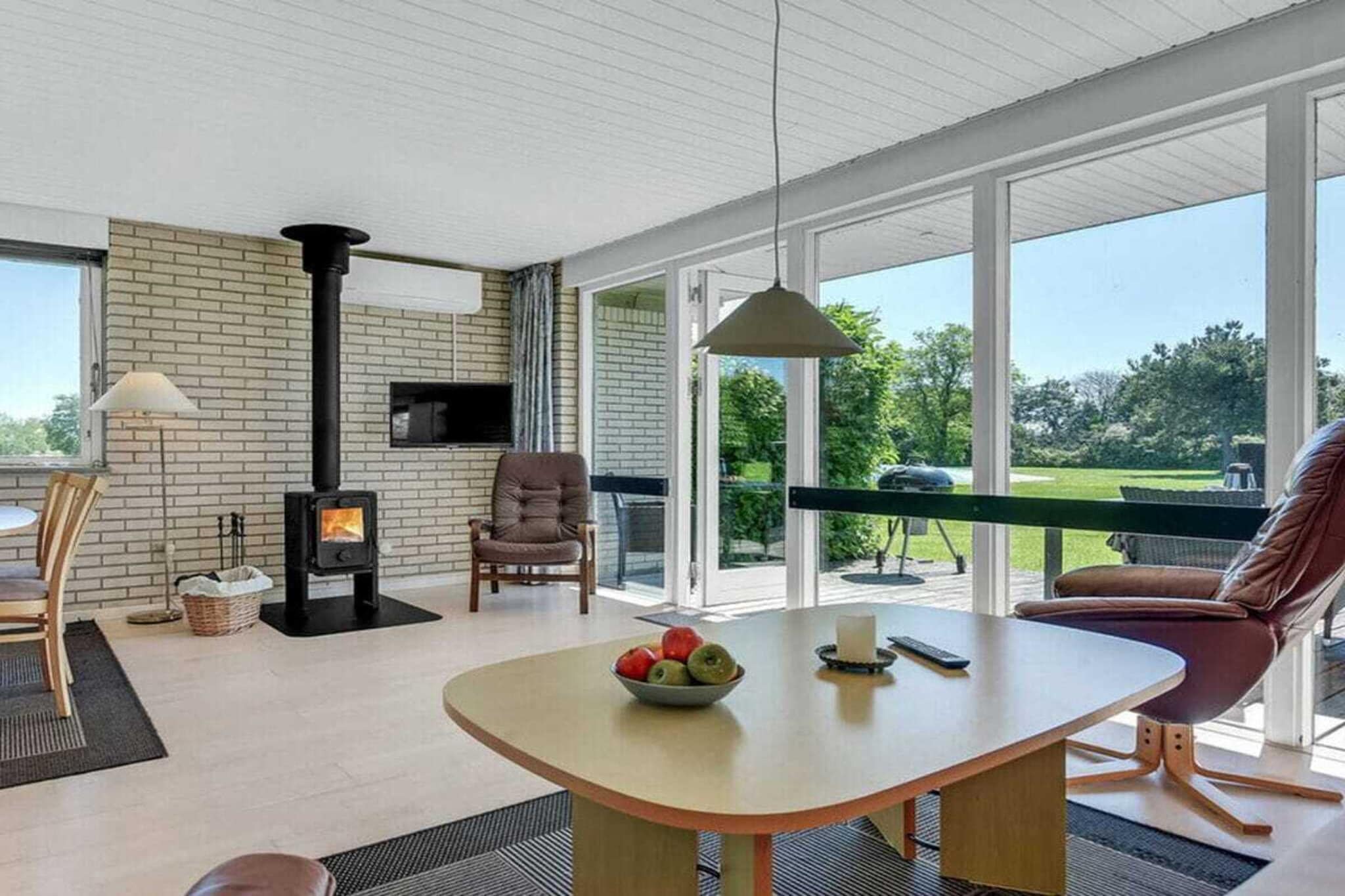 522410 - Living room