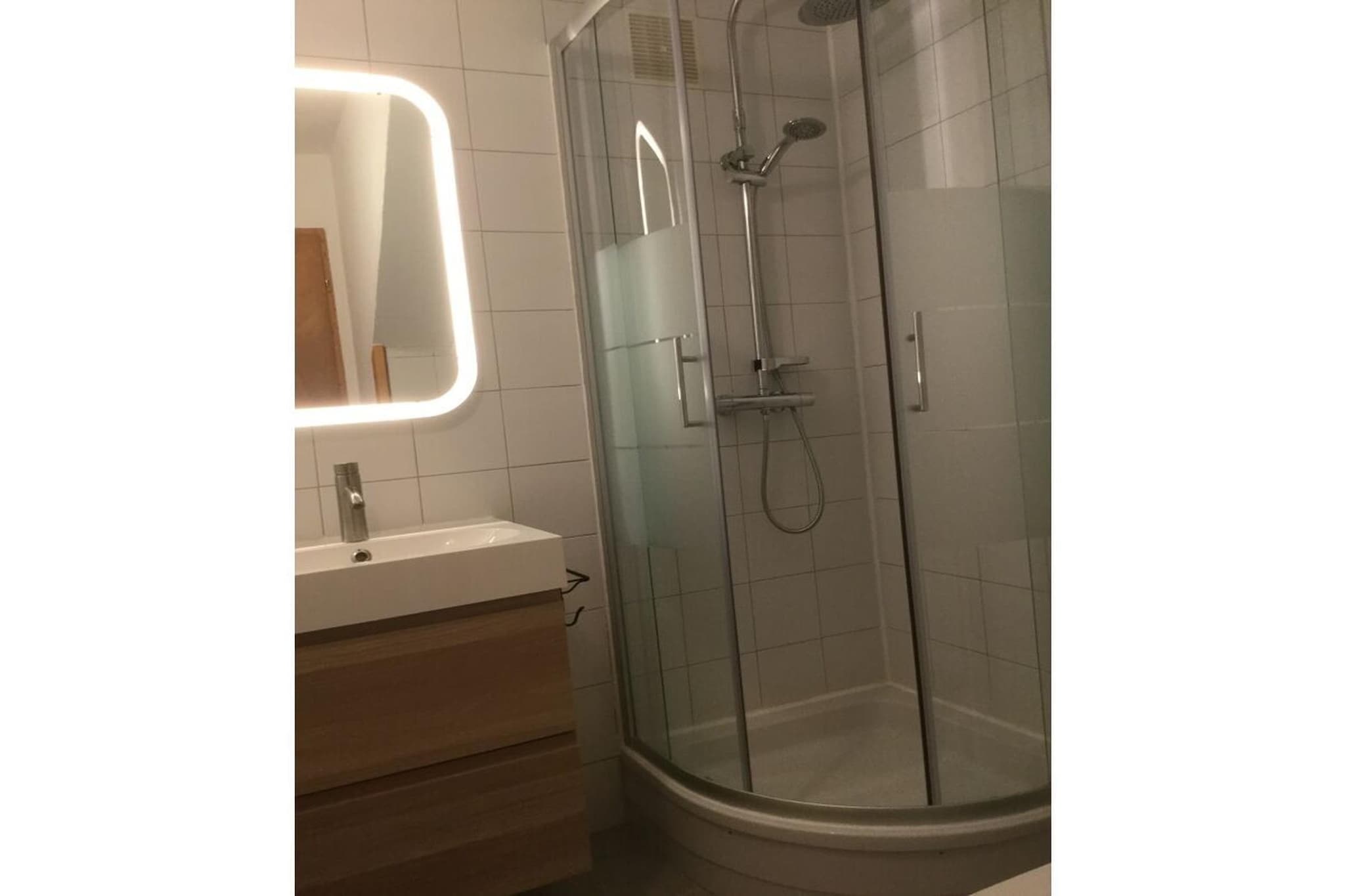 87758 - Badezimmer