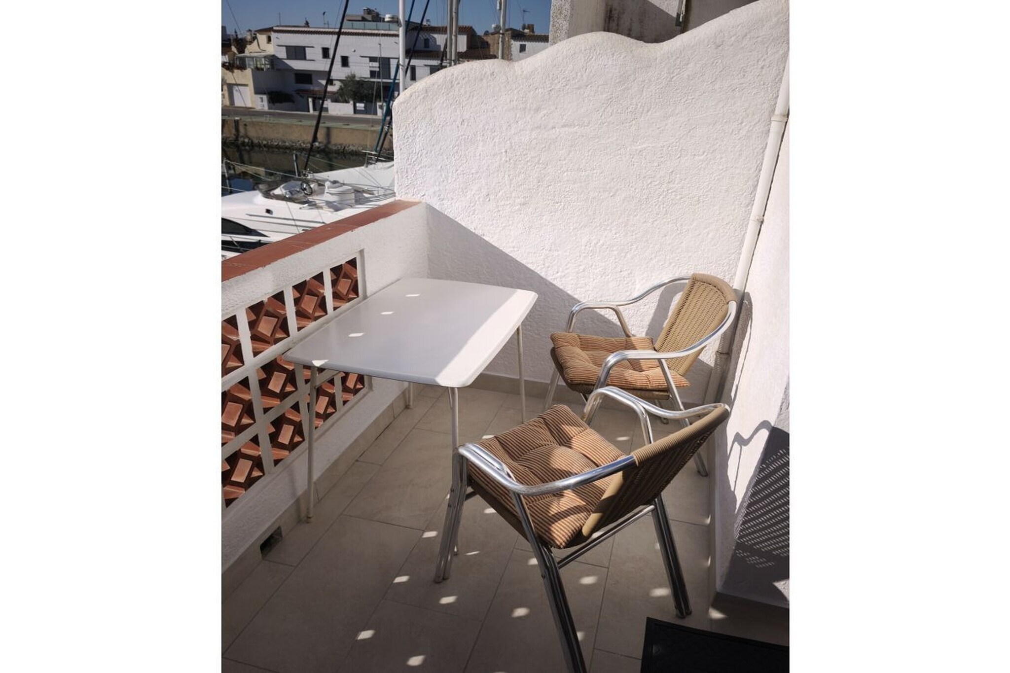407643 - Terrace balcony