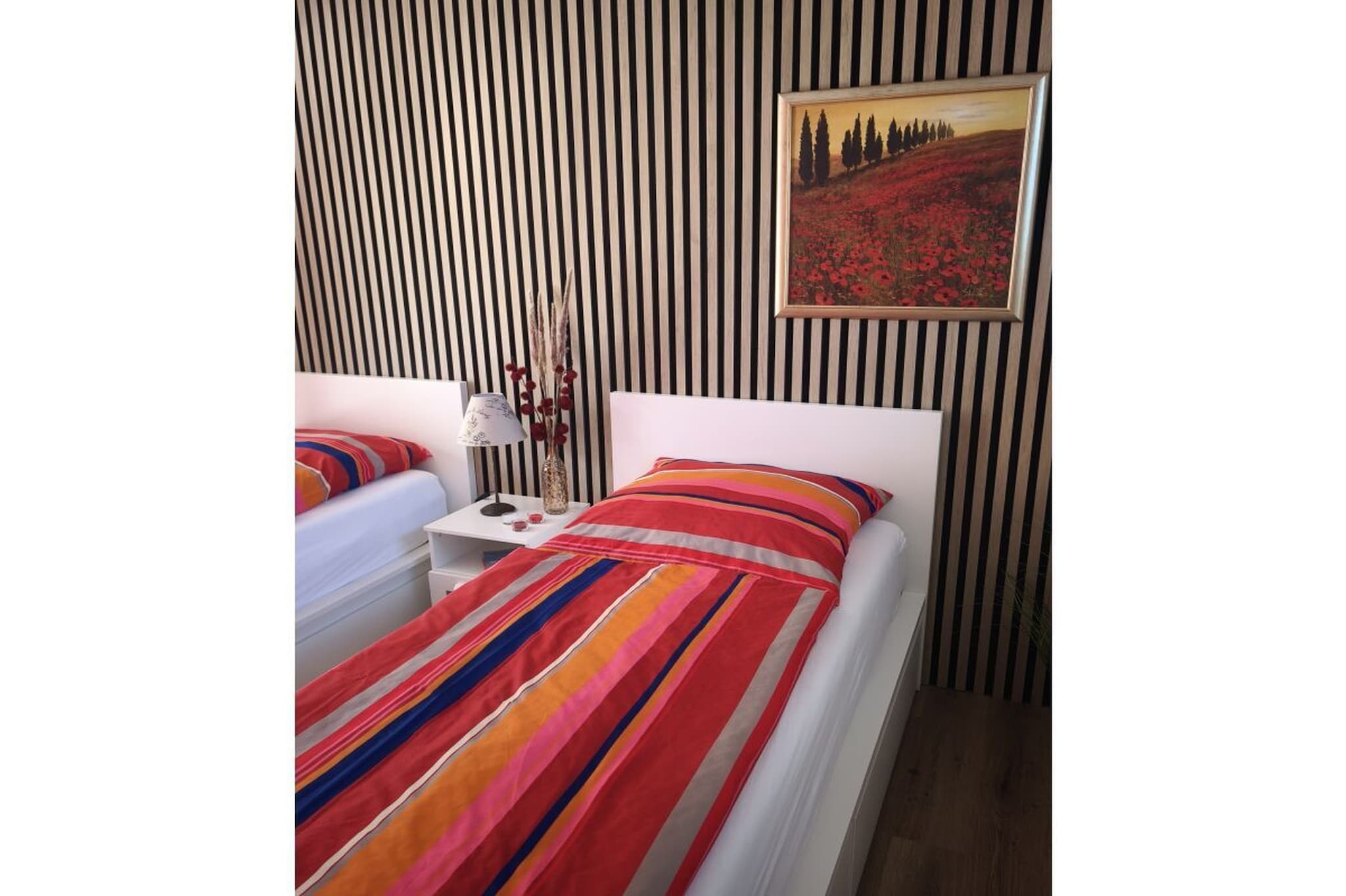 407643 - Bedroom