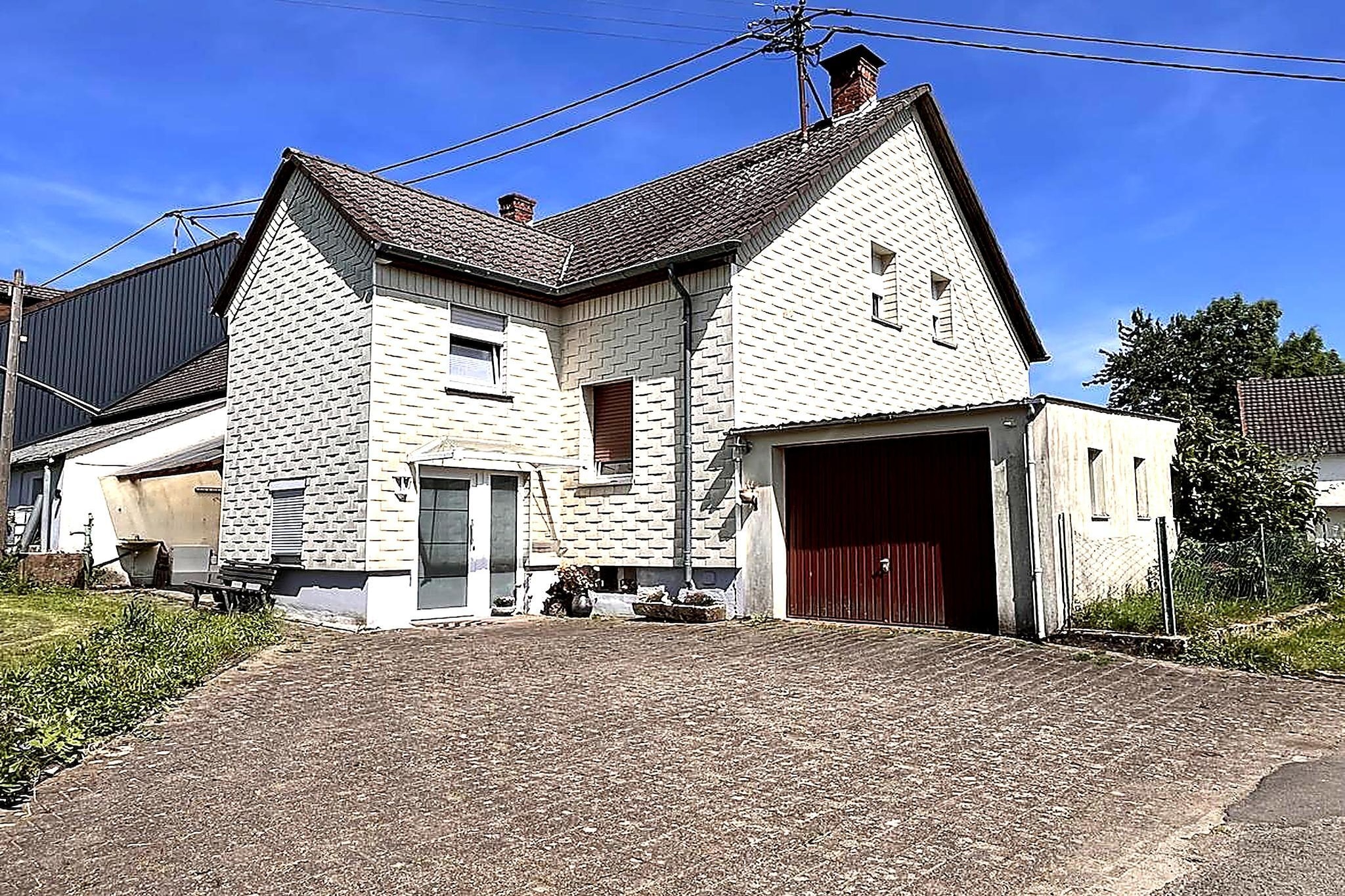 Familienhaus mit großer Wiese bei Bittburg