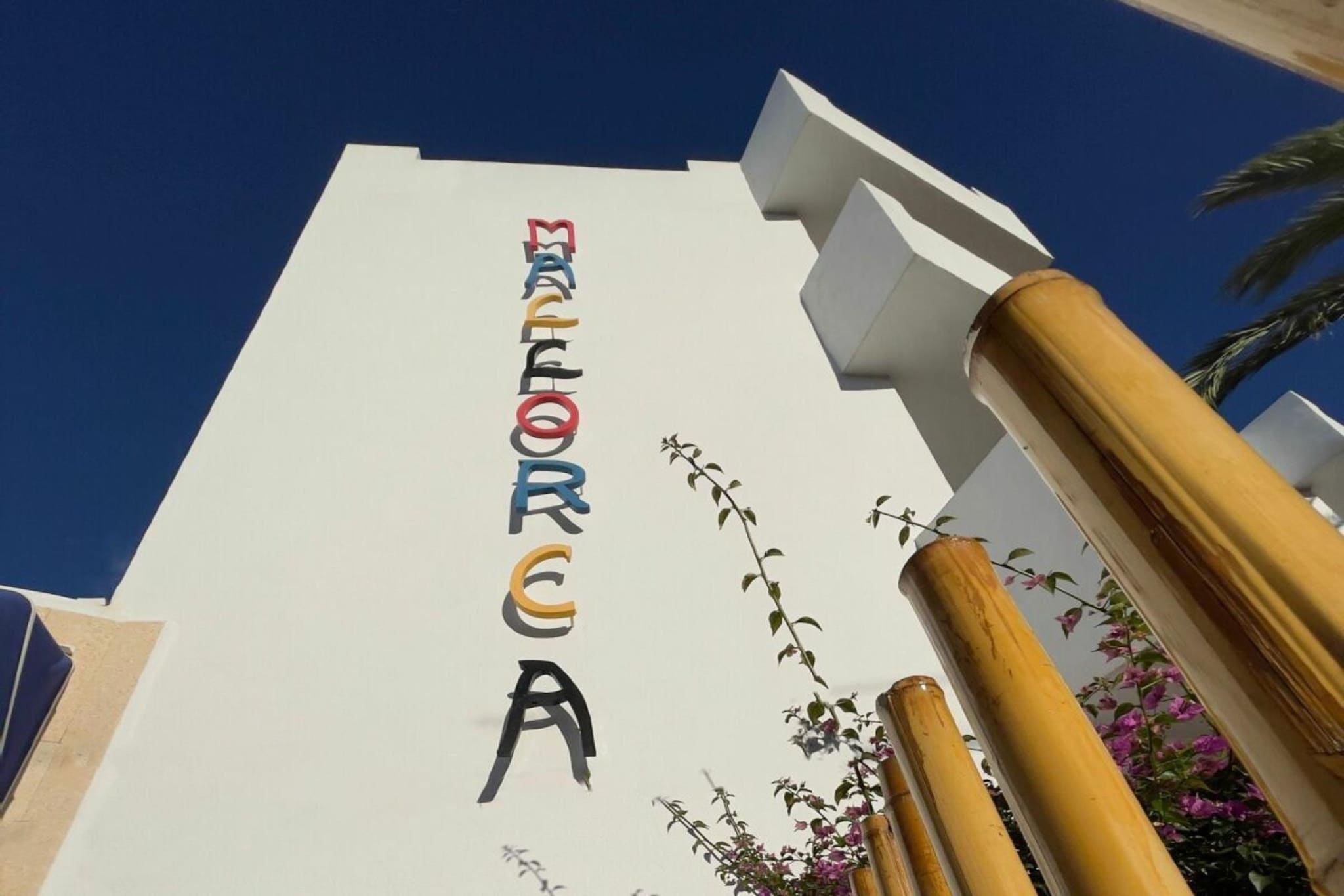 229439 - Exterior in summer